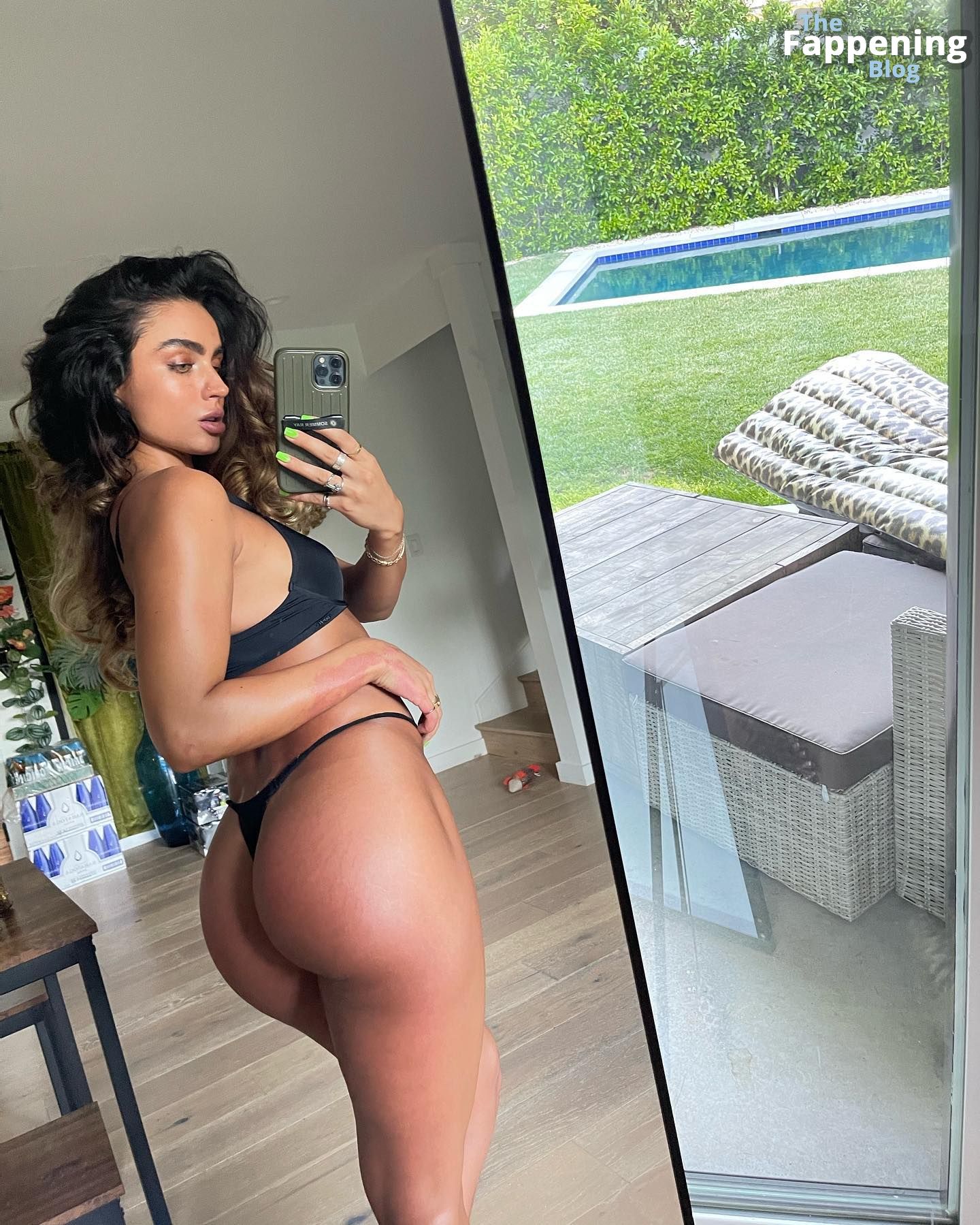 Sommer Ray Takes Some Sexy Selfies (6 Photos)