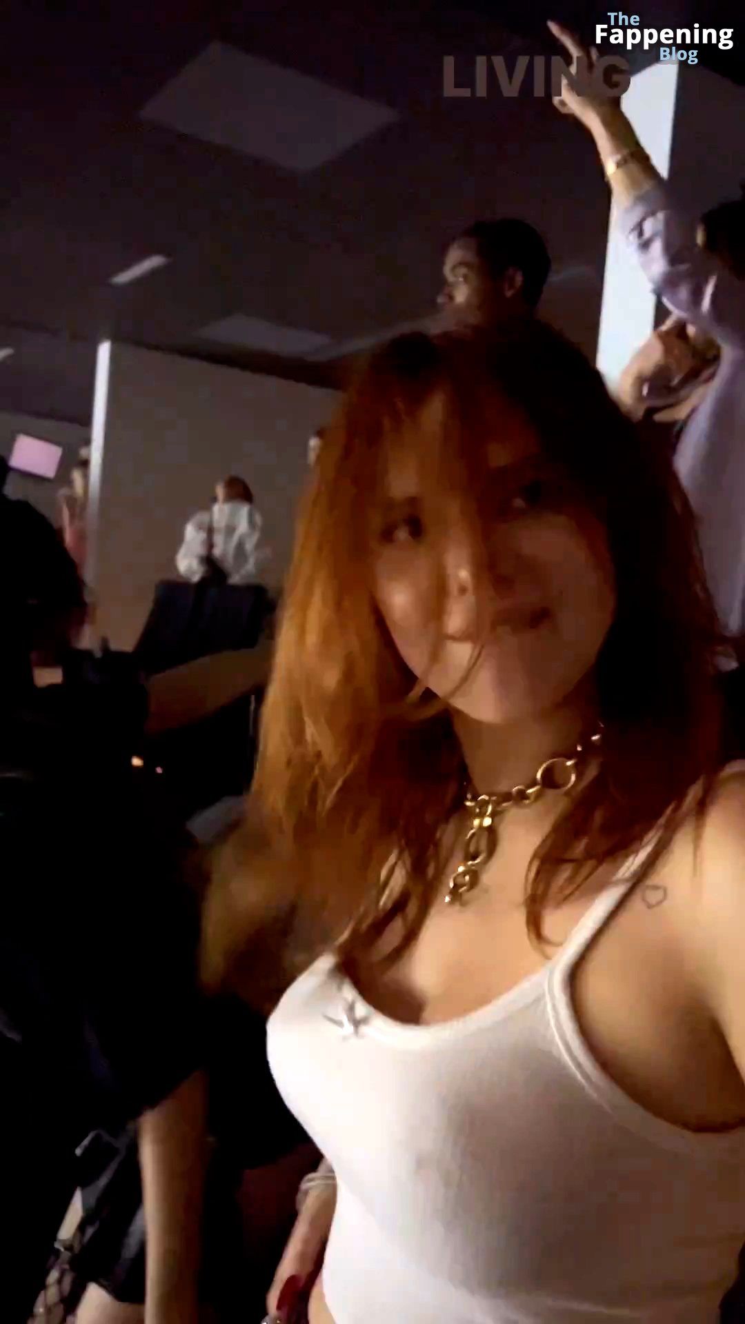 Bella Thorne Displays Her Tits in a Club (6 Pics + Video)