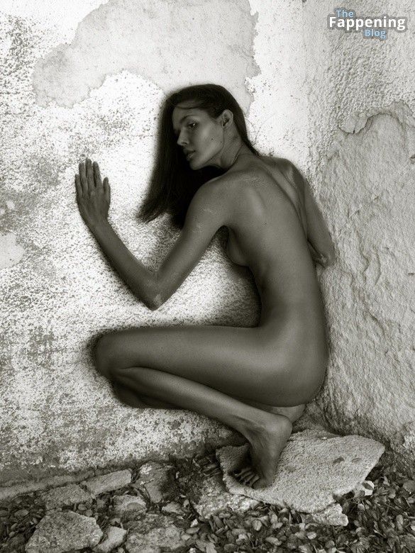 Christie Gabrie Nude &amp; Sexy (11 Photos)