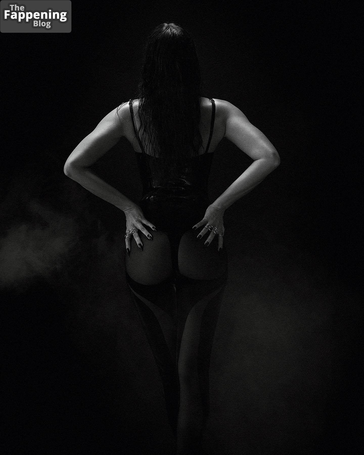 Irina Shayk Sexy &amp; Topless (9 Photos)