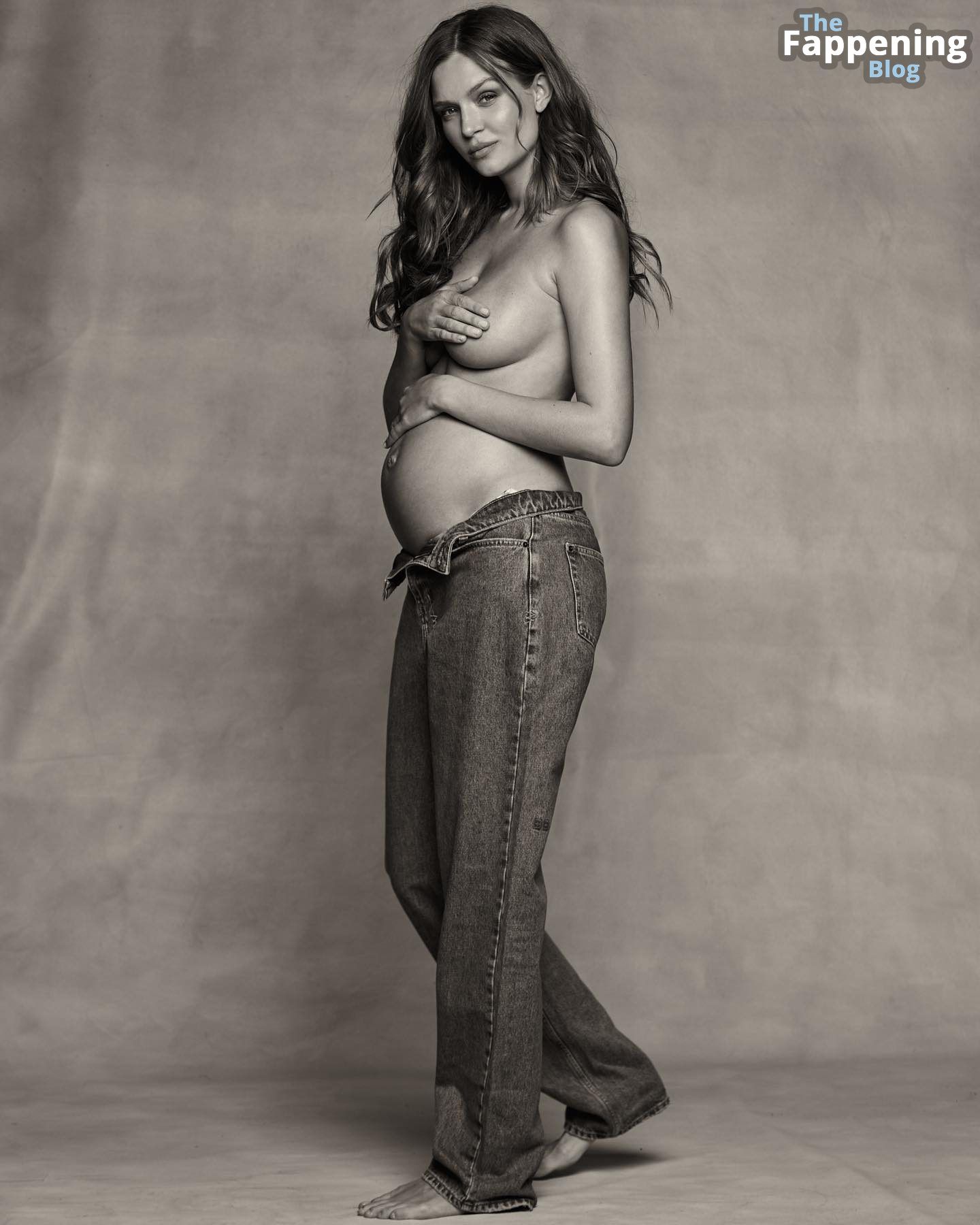 Pregnant Josephine Skriver Topless (6 Photos)