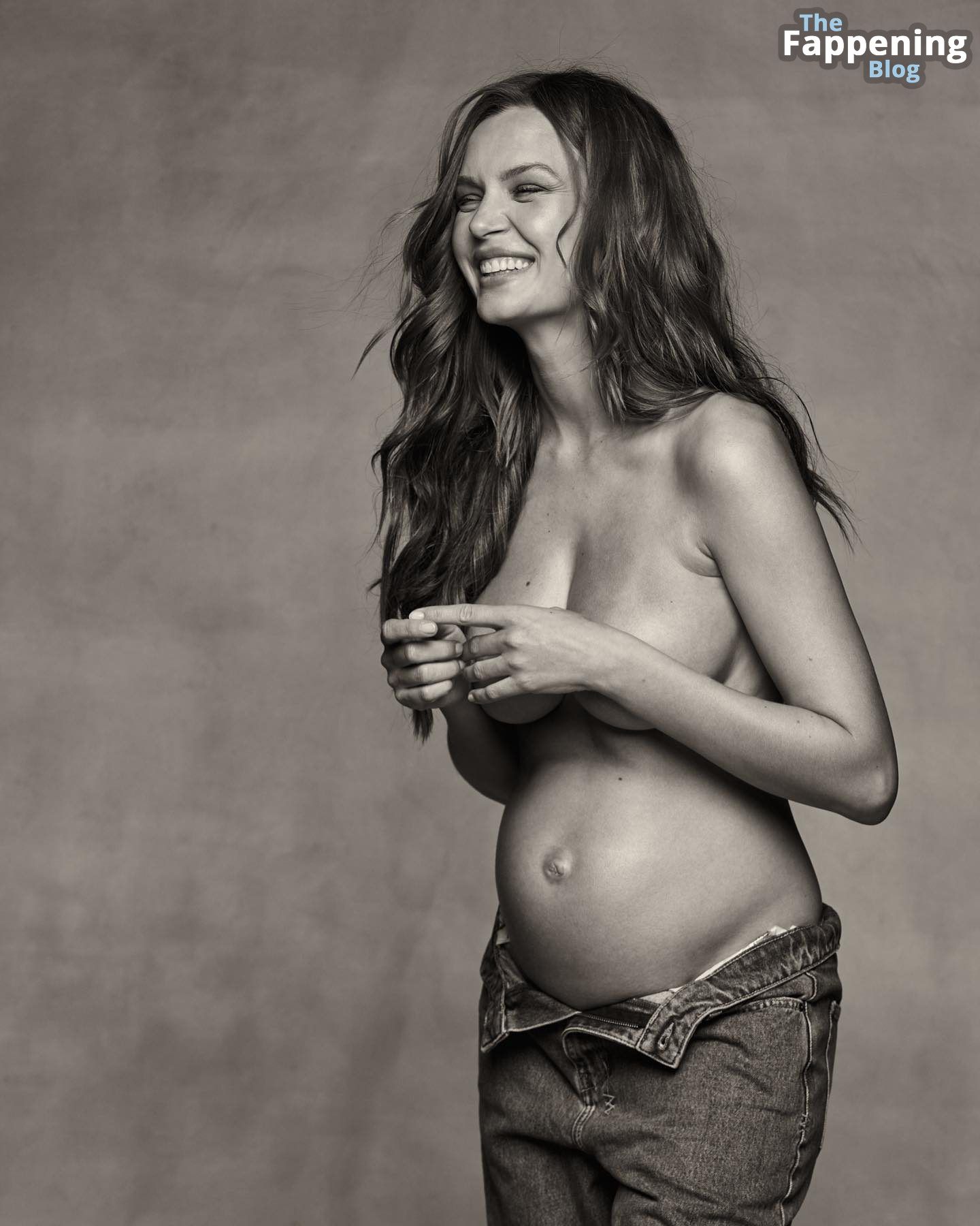 Pregnant Josephine Skriver Topless (6 Photos)