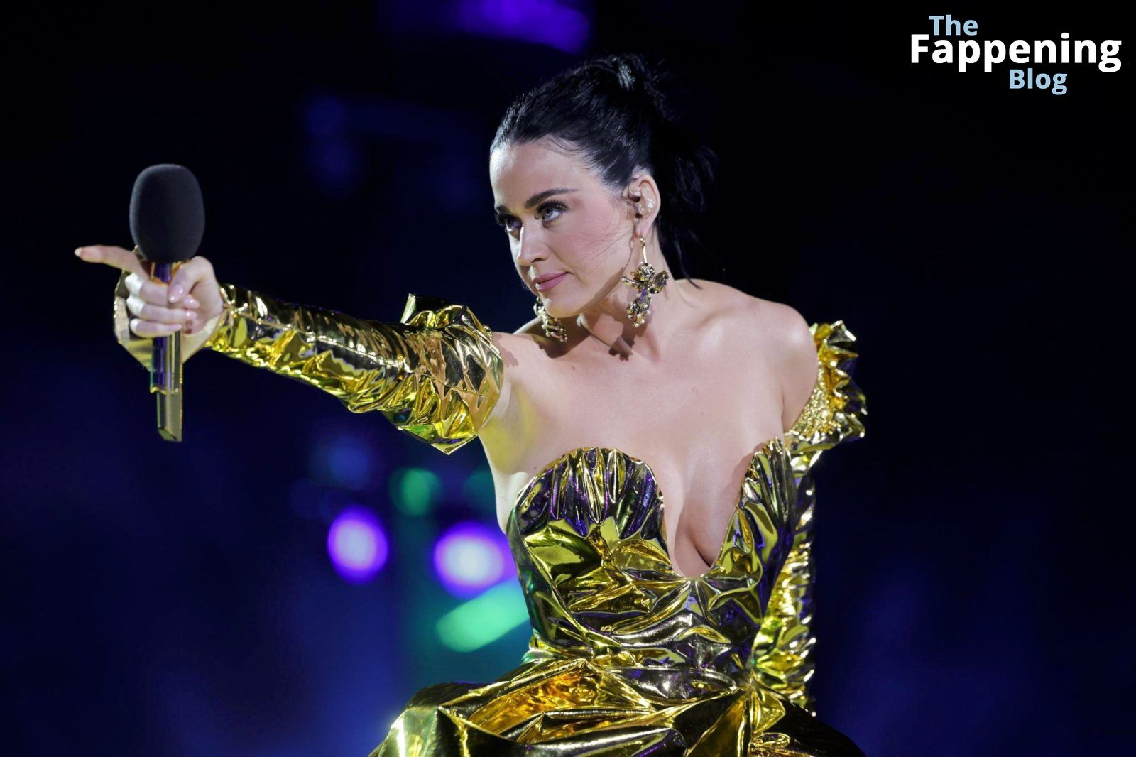 Katy Perry Displays Her Sexy Boobs at the Star-Studded Coronation Concert in Windsor (40 Photos + Video)