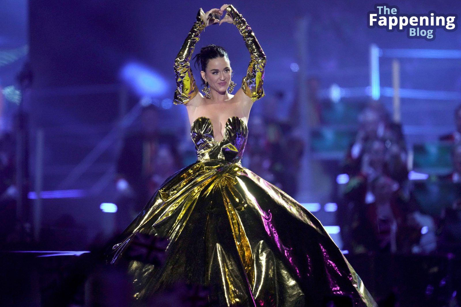 katy-perry-braless-boobs-cleavage-coronation-concert-windsor-35-1-thefappeningblog.com_.jpg