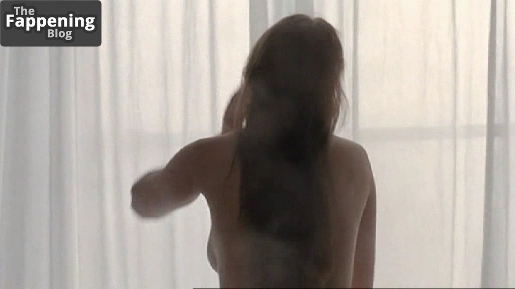 Leelee Sobieski Nude &amp; Sexy – In a Dark Place (6 Pics)