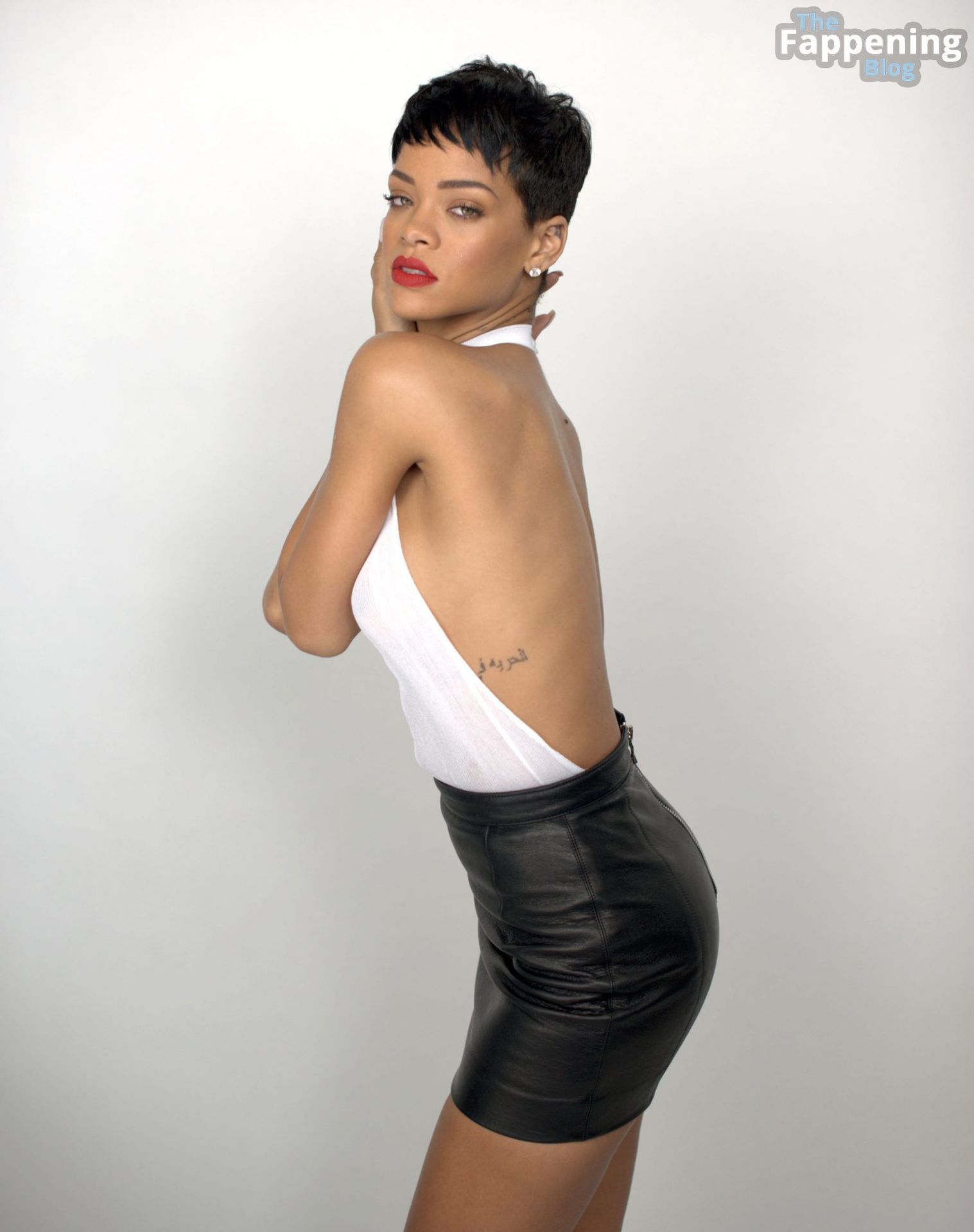 Rihanna Flashes Her Boobs in a Hot Elle UK 2013 Shoot (52 Photos)