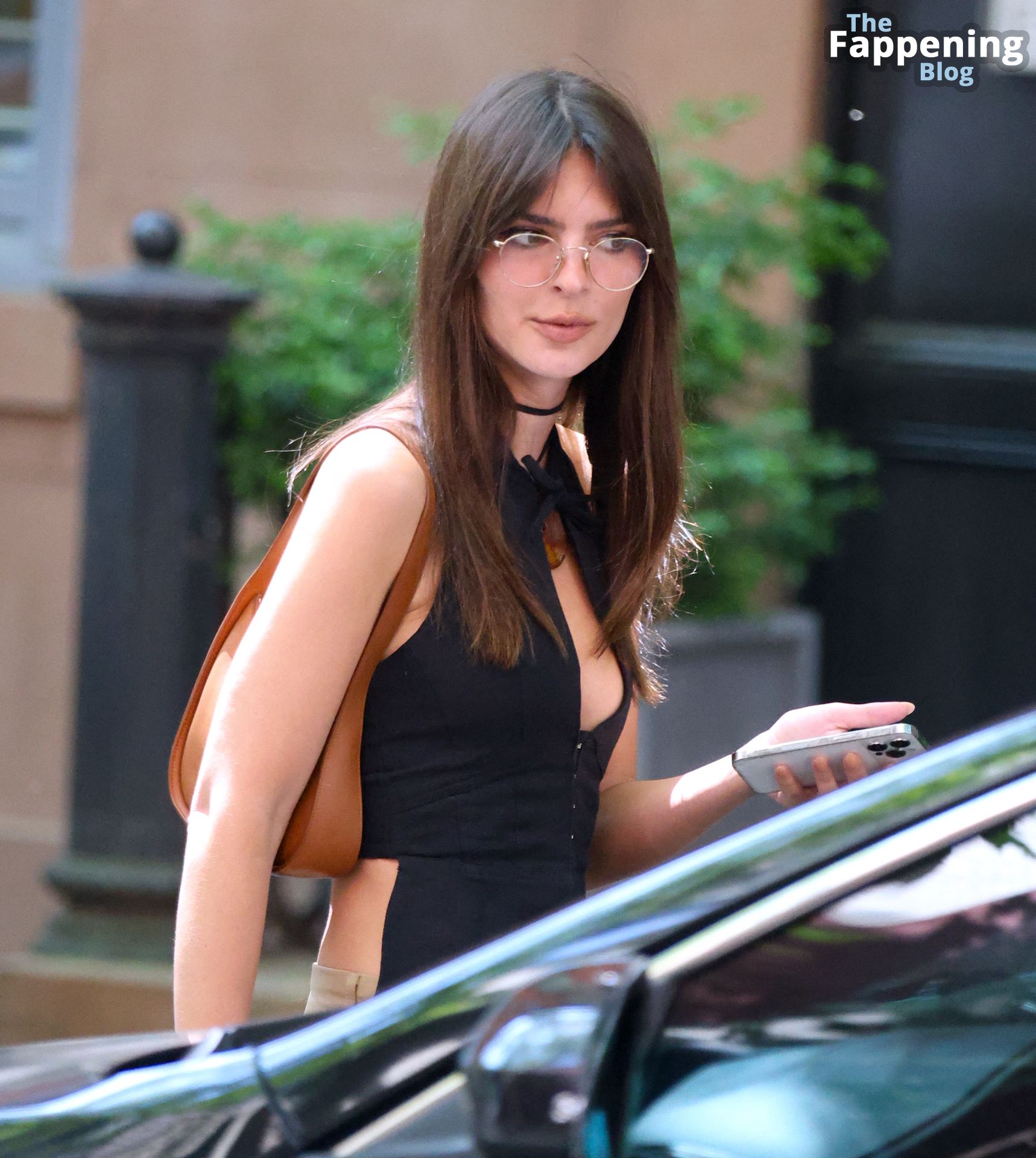 Emily Ratajkowski Shows Off Her Cleavage Waiting For a Car Service in NY (22 Photos)
