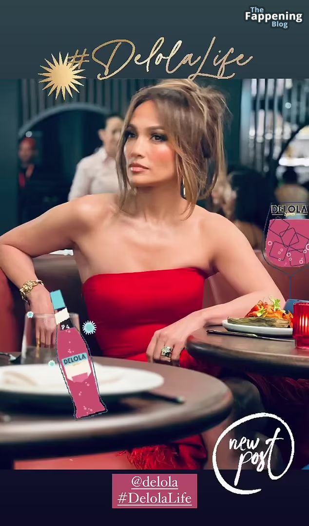 Jennifer Lopez Looks Sexy in a Red Dress (4 Photos)