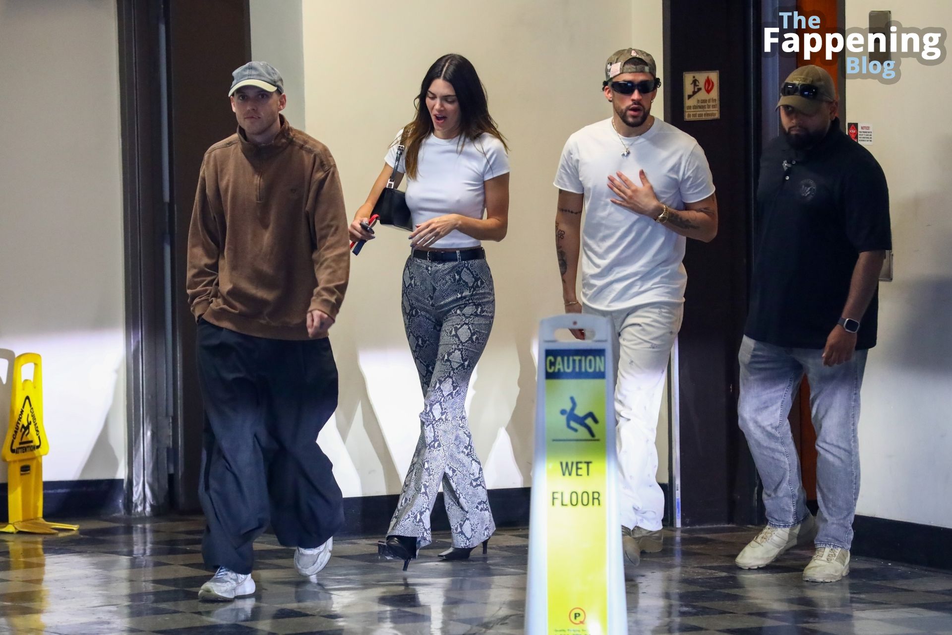 Kendall Jenner is Seen Braless with Friends (24 Photos)