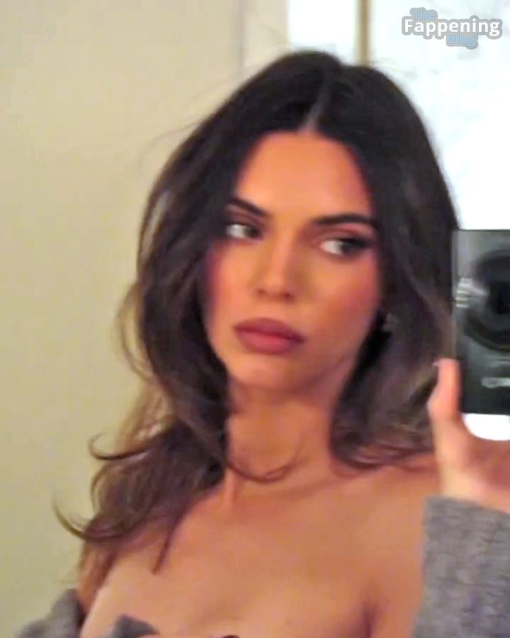 Kendall Jenner Topless (19 Pics + Videos)