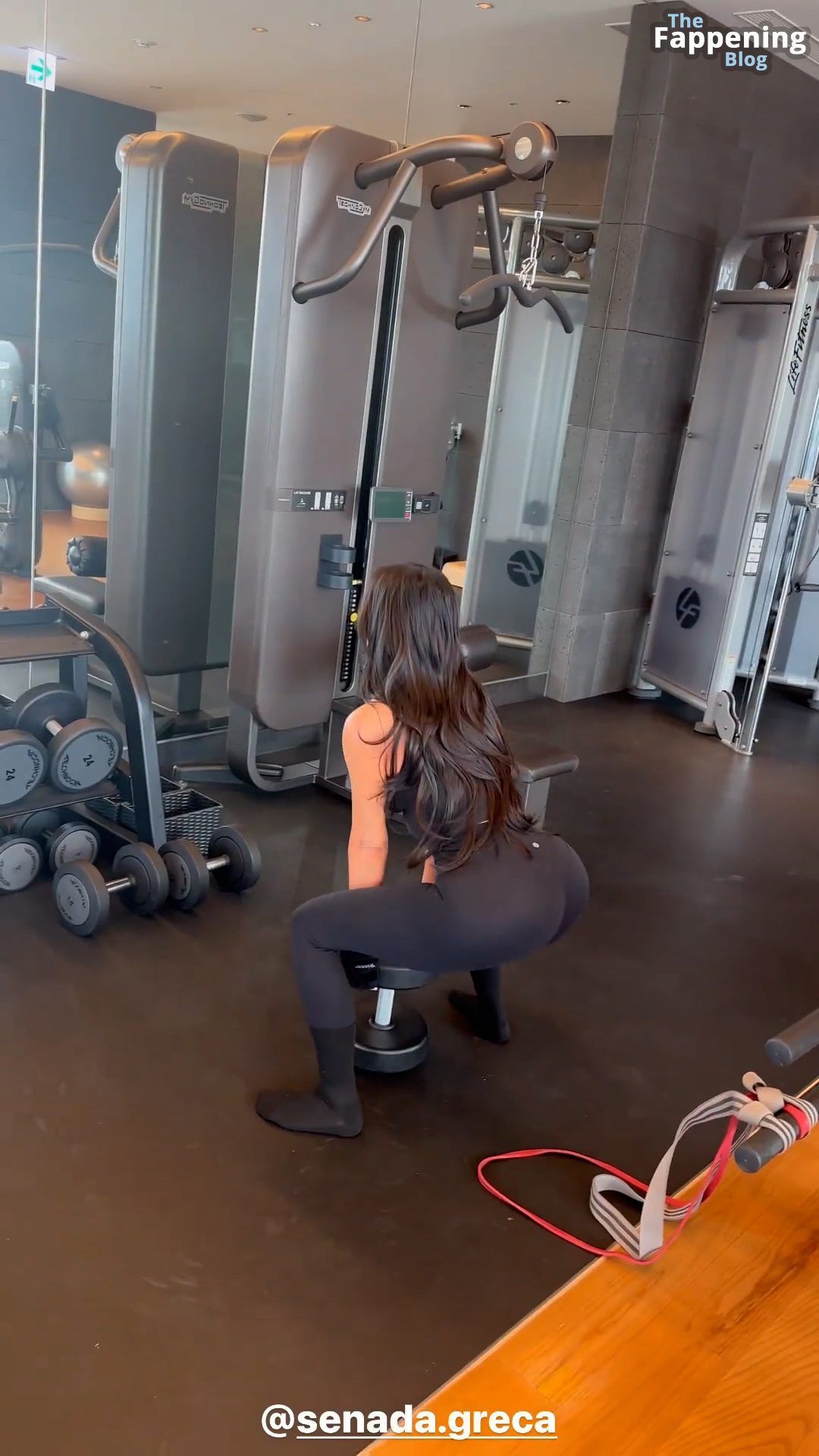 Kim-Kardashian-Big-Ass-in-Gym-thefappeningblog.com_.jpg