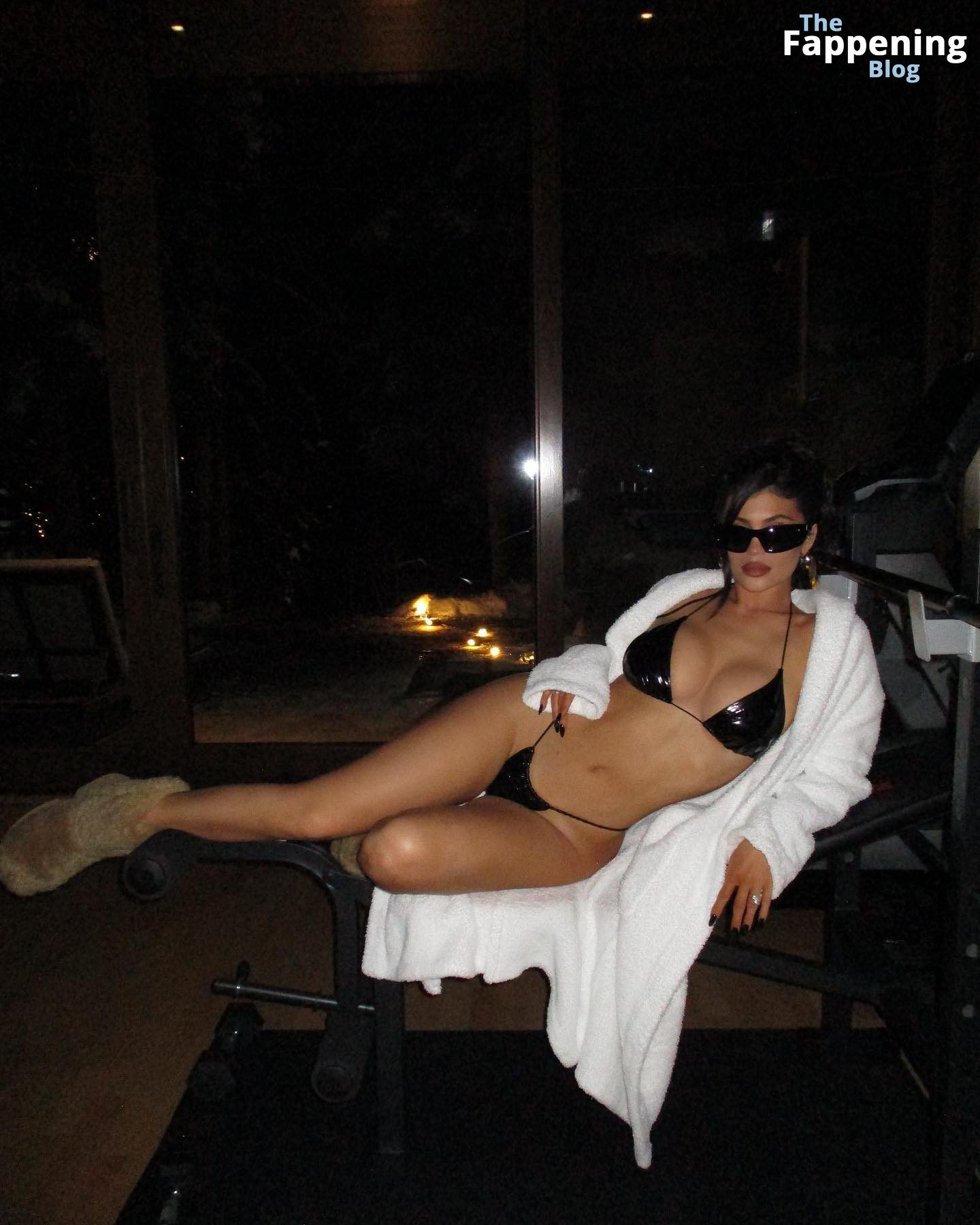 Kylie-Jenner-Big-Tits-in-Bikini-thefappeningblog.com_.jpg