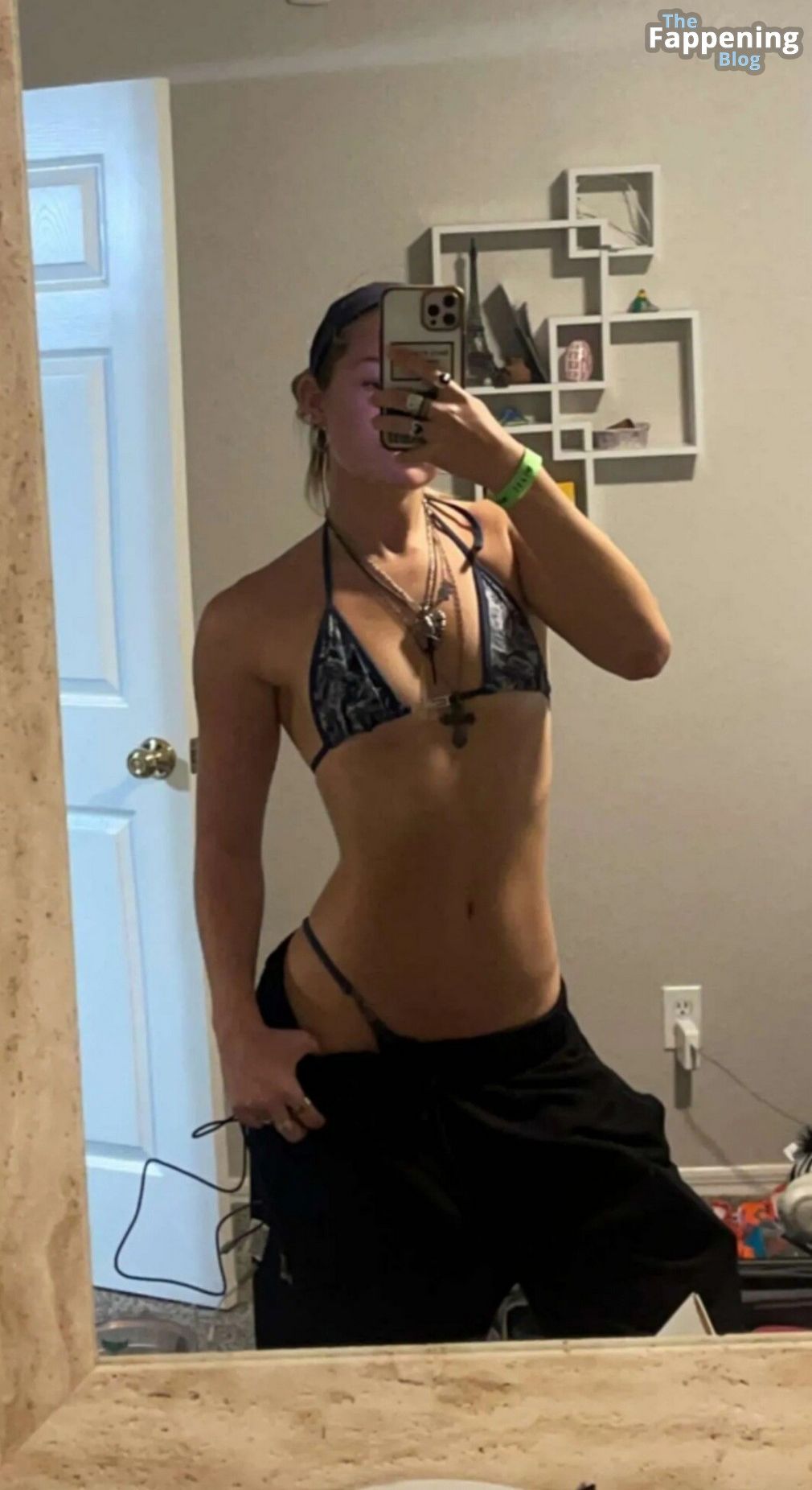 Olivia Ponton Nude &amp; Sexy Collection (102 Photos)