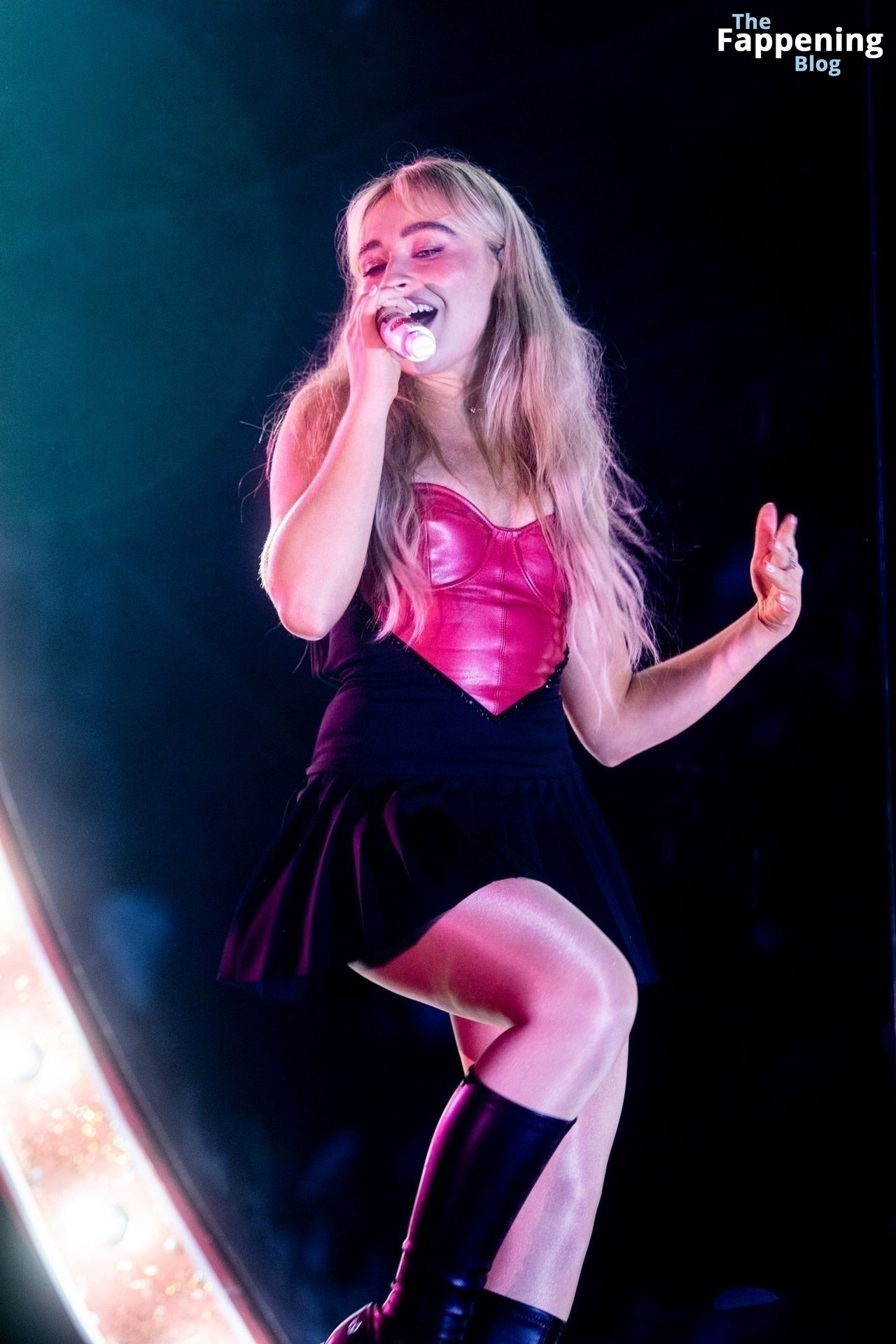 Sabrina Carpenter Mesmerizes Sold-Out Crowd at Birmingham’s O2 Academy with Electrifying Performance (20 Photos)