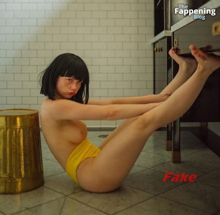 Suzanna Son Nude &amp; Sexy Collection (61 Photos)
