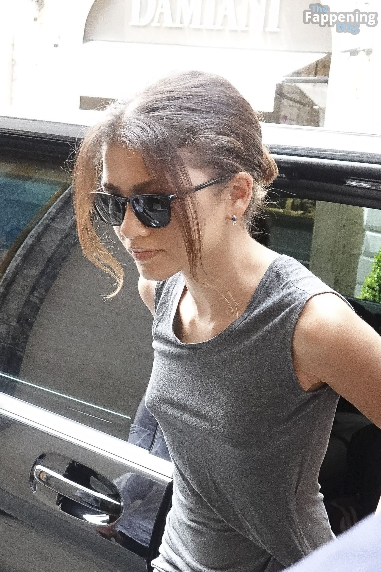 Braless Zendaya is Spotted Going on a Shopping Spree in Rome (24 Photos)