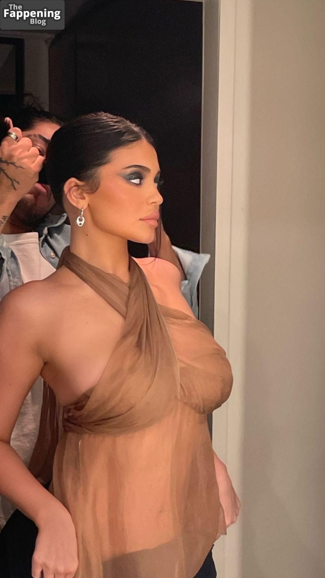 Kylie Jenner Sexy &amp; Topless (30 Photos)