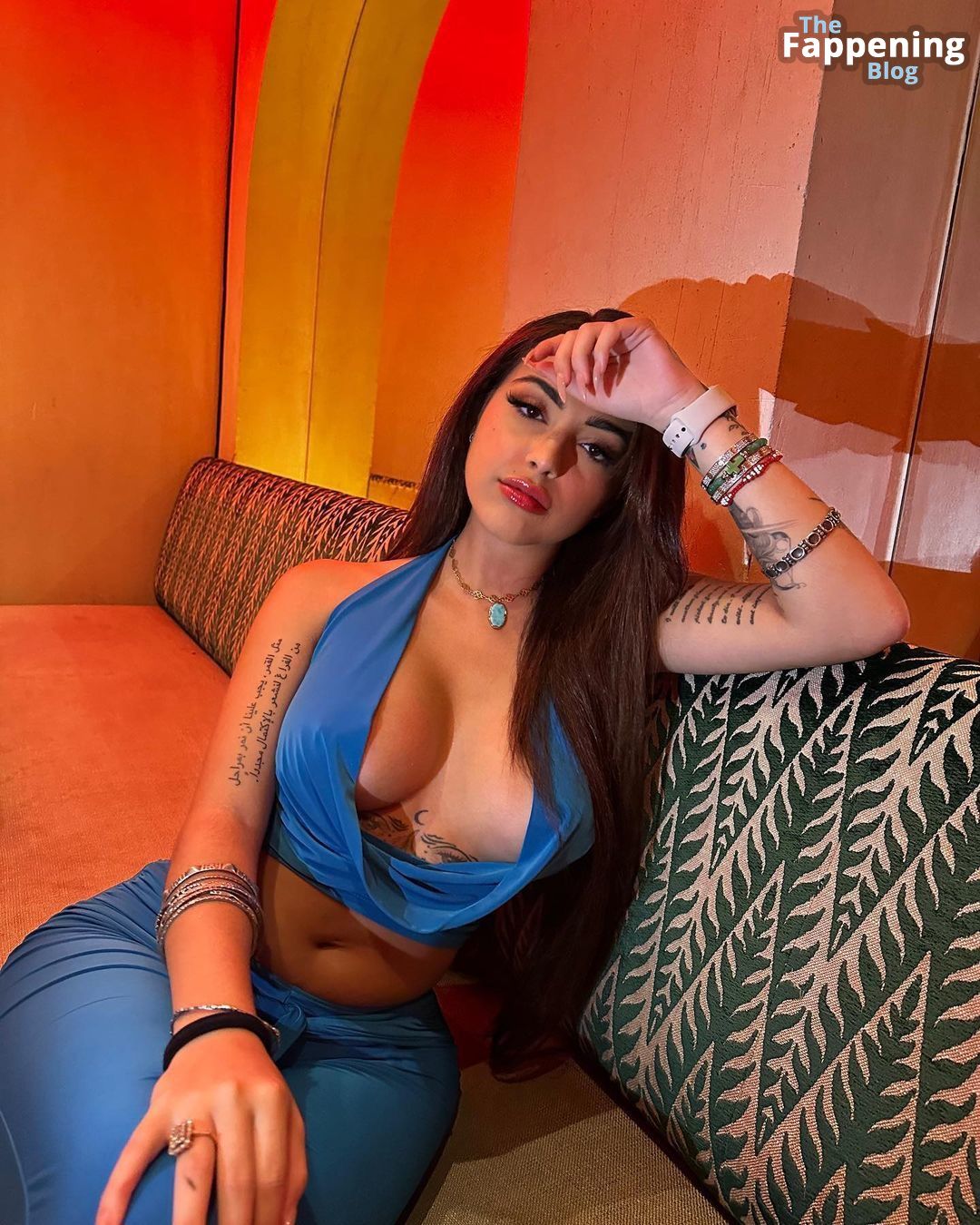 malu-trevejo-blue-outfit-boobs-cleavage-6-thefappeningblog.com_.jpg