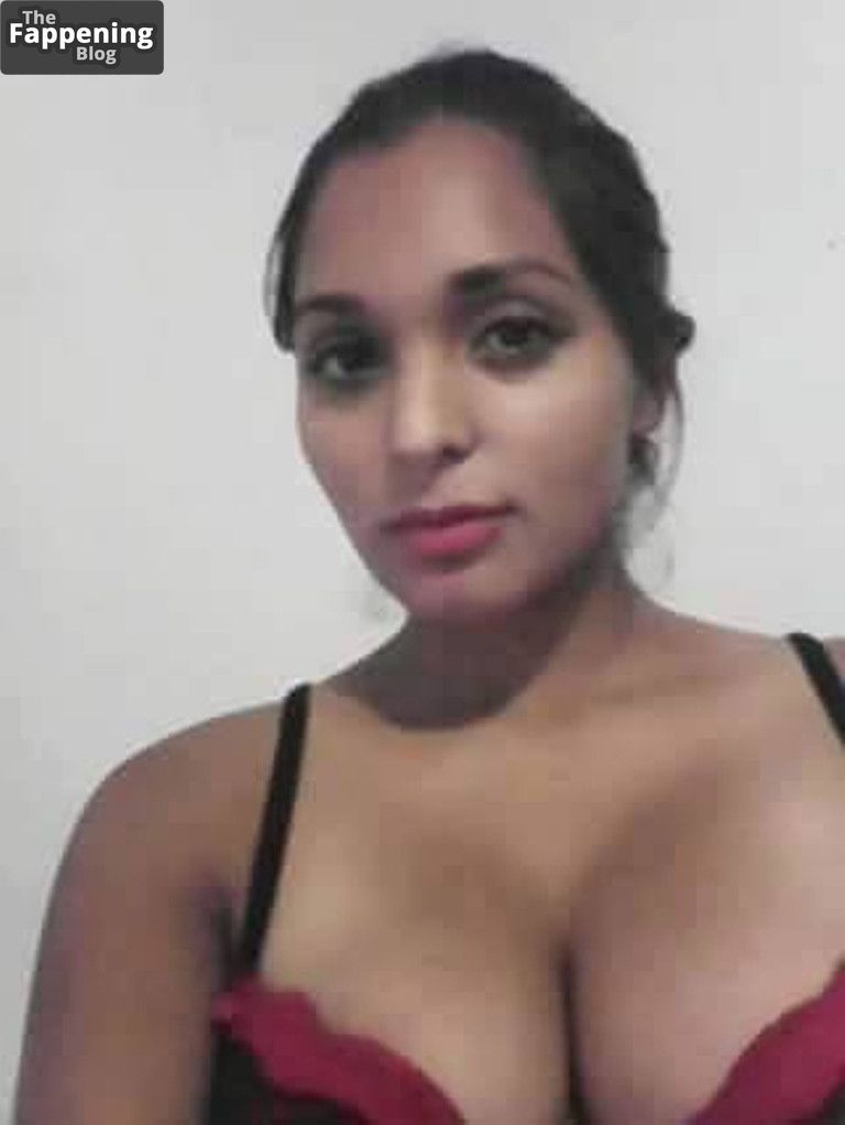 Nidia Garcia Munoz Nude &amp; Sexy (6 Photos)