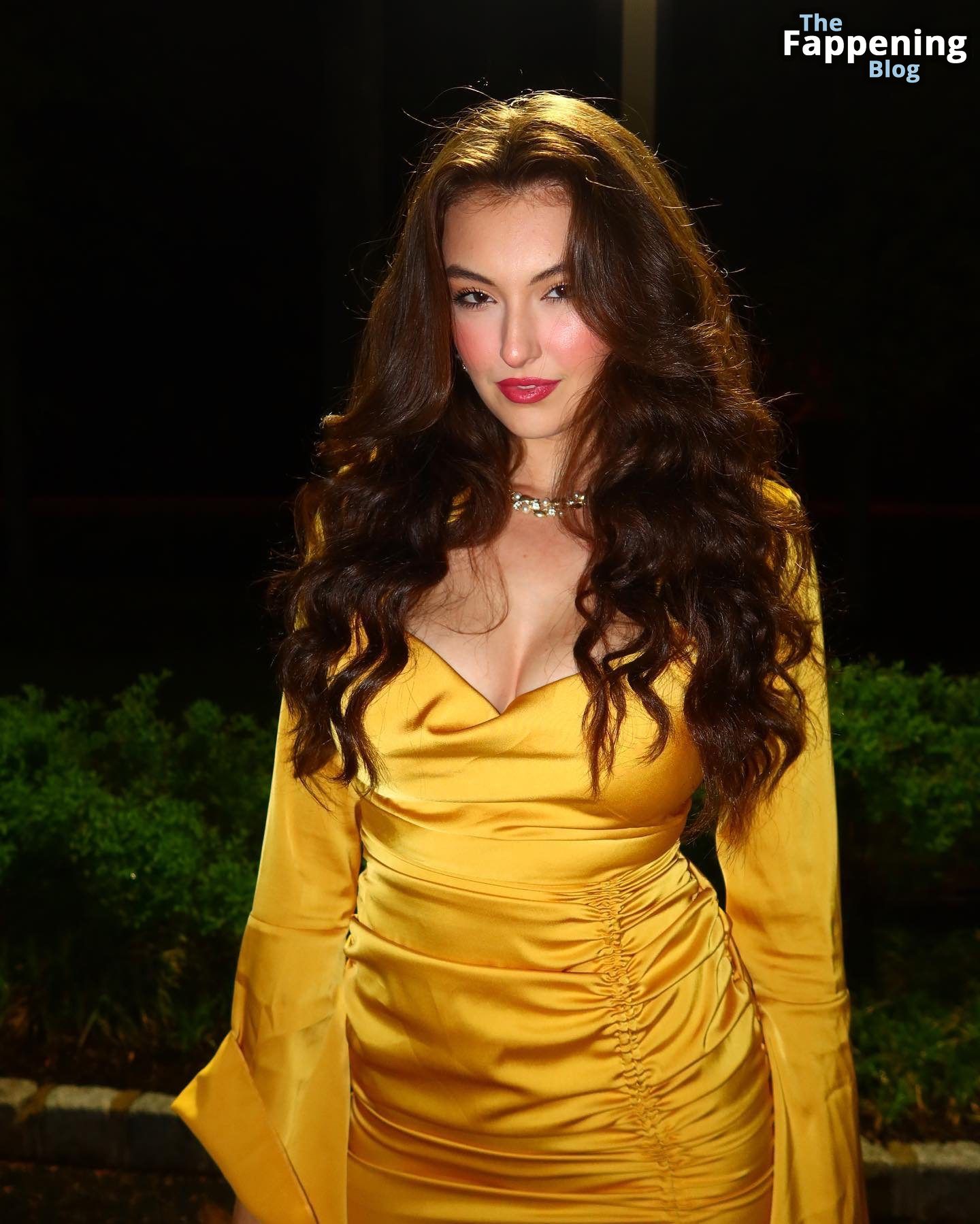 Rachel Pizzolato Displays Her Sexy Figure in a Yellow Dress (7 Photos)