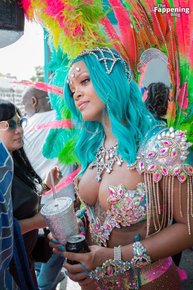 Rihanna Nude &amp; Sexy Collection – Part 9 (150 Photos)