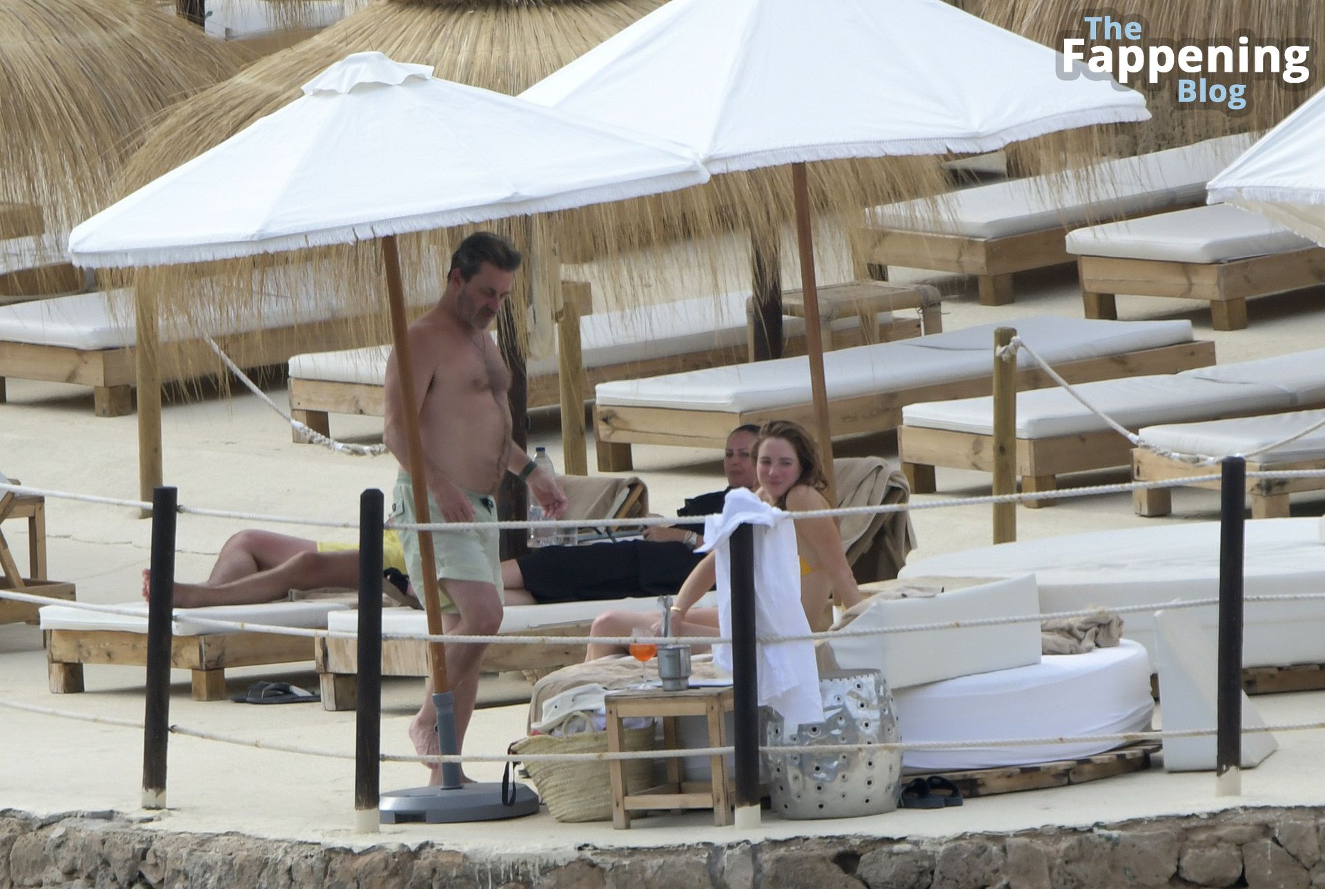 Anna Osceola &amp; Jon Hamm Enjoy Their Honeymoon in Mallorca (70 Photos)