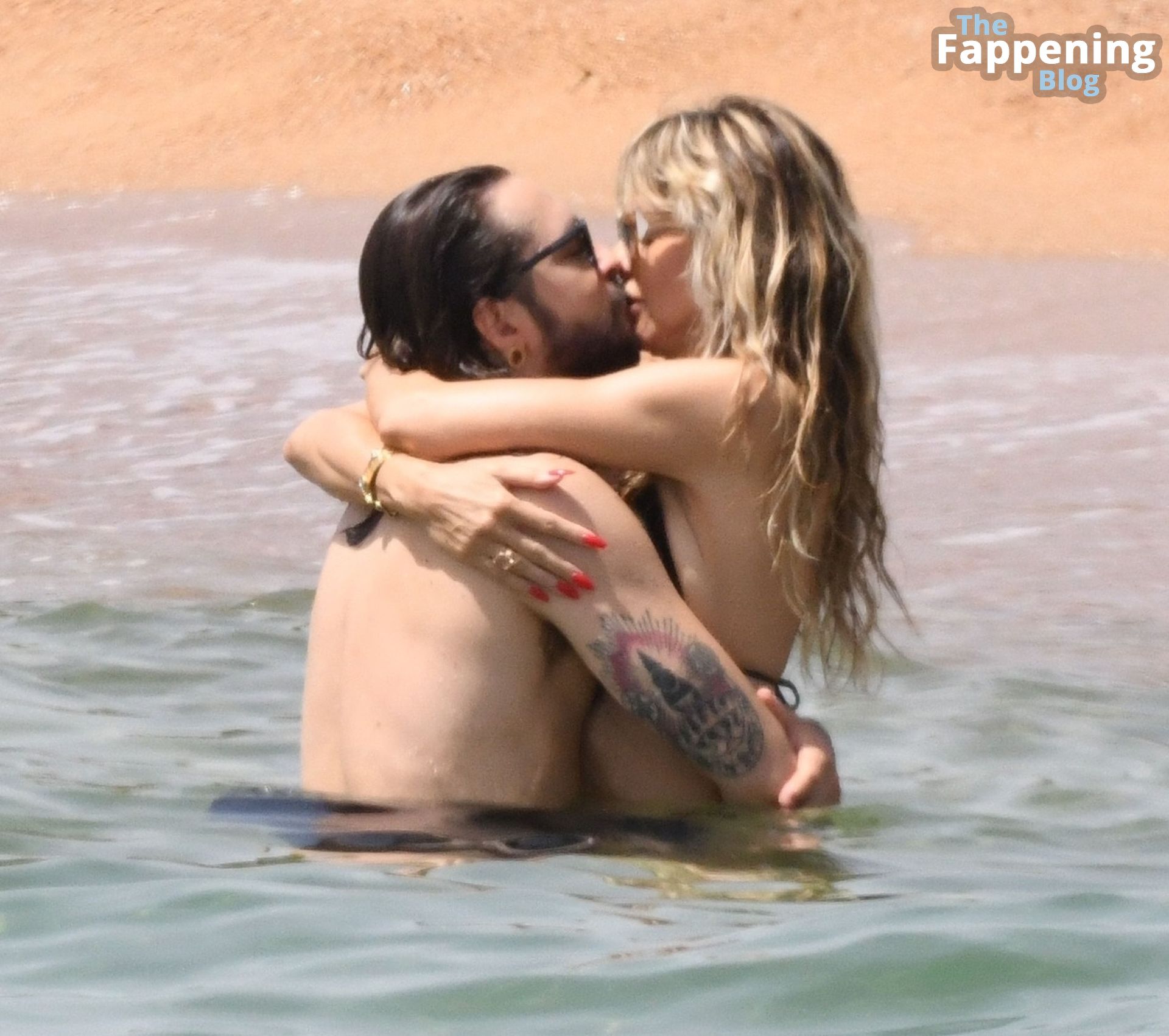 Heidi Klum &amp; Tom Kaulitz Pack on the PDA During a Day at the Beach in Sardinia (71 Photos)