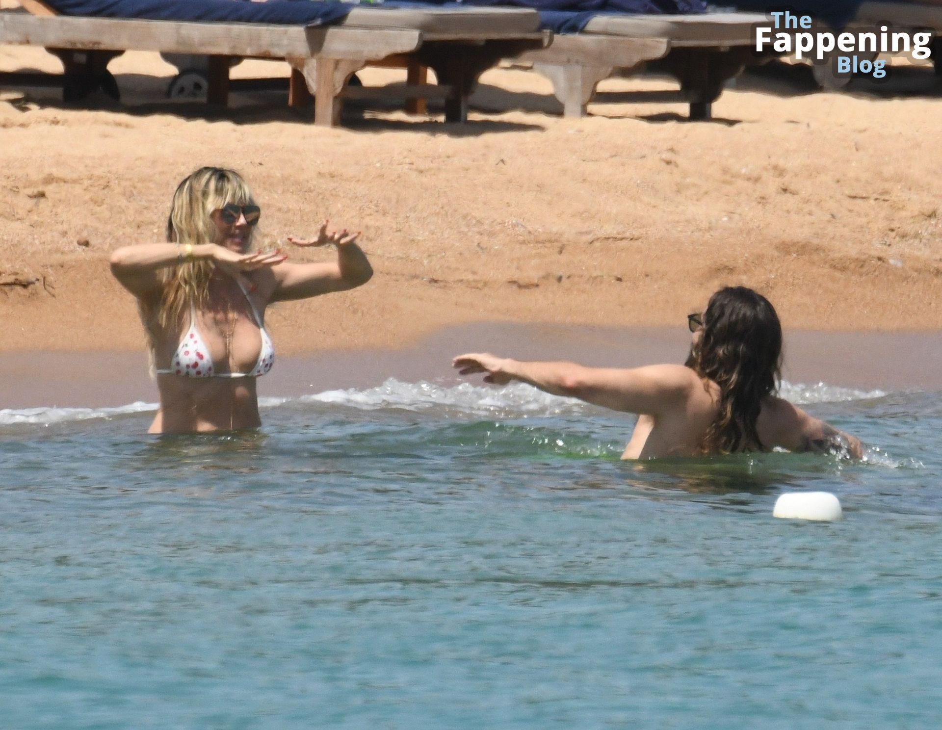 Heidi Klum &amp; Tom Kaulitz Enjoy a Day on the Beach in Sardinia (70 Photos)