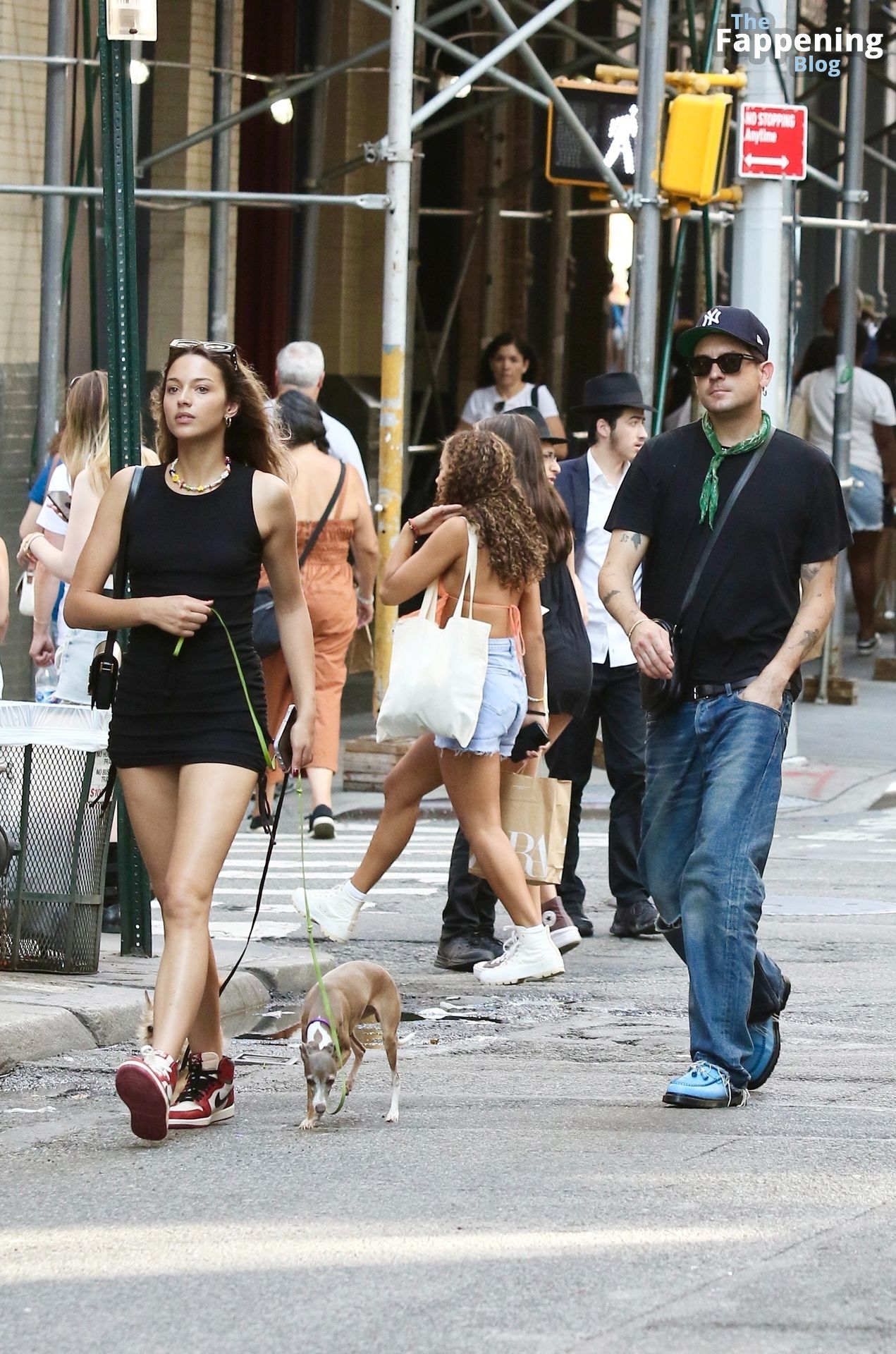 Jenaye Noah &amp; G-Eazy Enjoy a Lunch Date with Their Dogs in NYC (35 Photos)