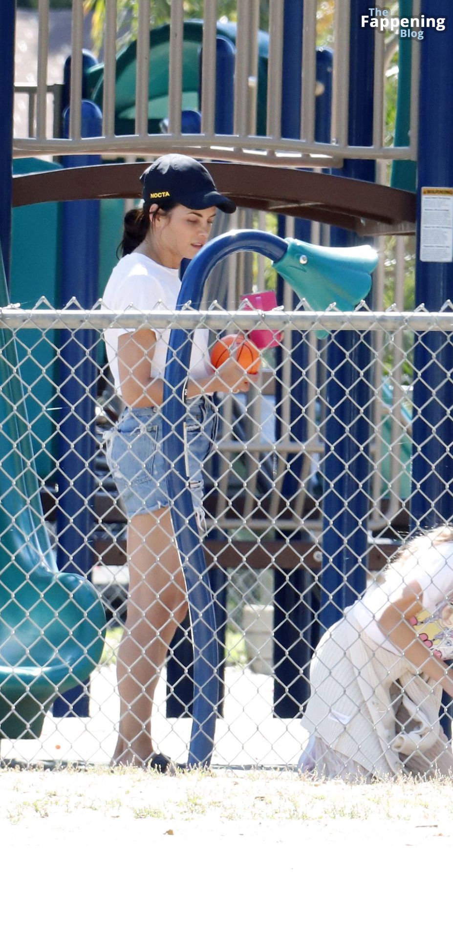 Jenna Dewan is Spotted Out with Family at a Park in LA (13 Photos)