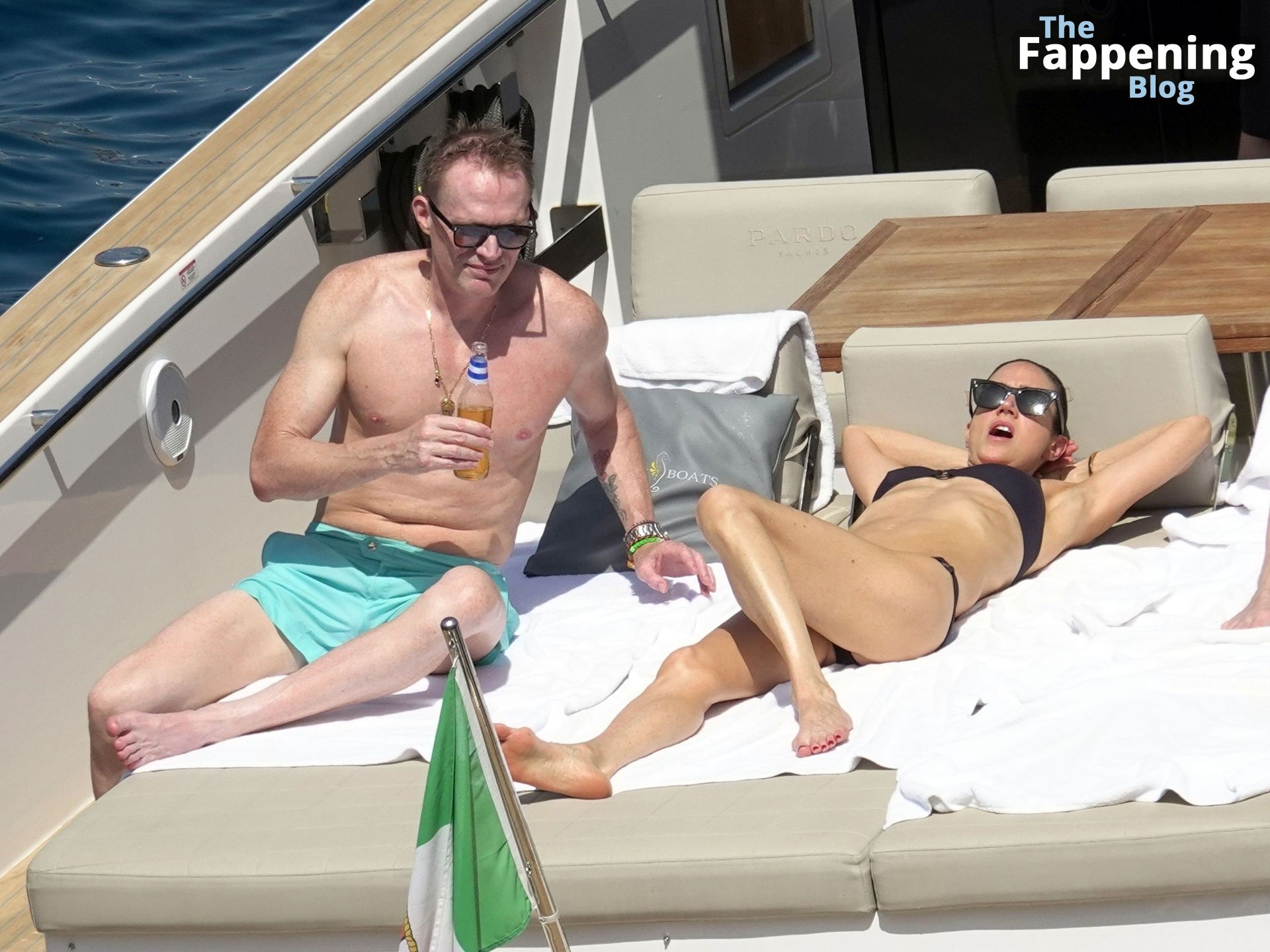 Jennifer Connelly &amp; Paul Bettany Relax on Holiday in Capri (56 Photos)
