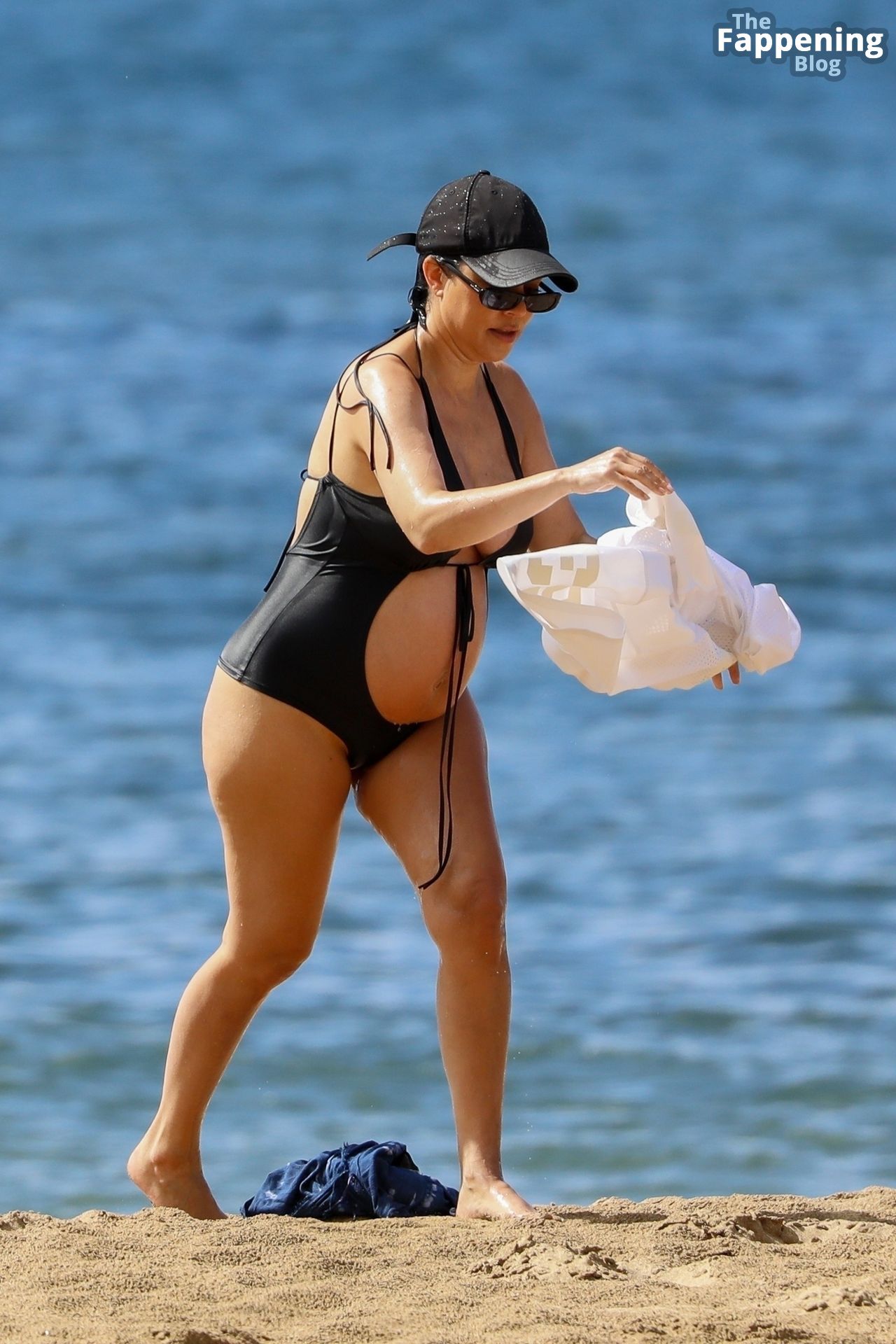 Kourtney-Kardashian-Sexy-Fappening-Blog-1.jpg