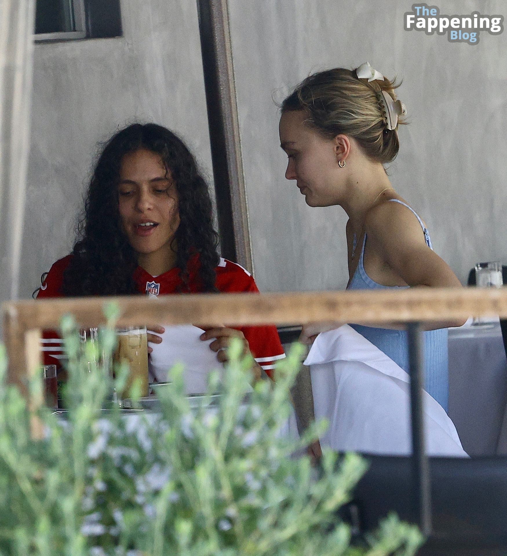 Lily-Rose Depp Goes to Lunch with Her Girlfriend 070 Shake at Crossroads (86 Photos)