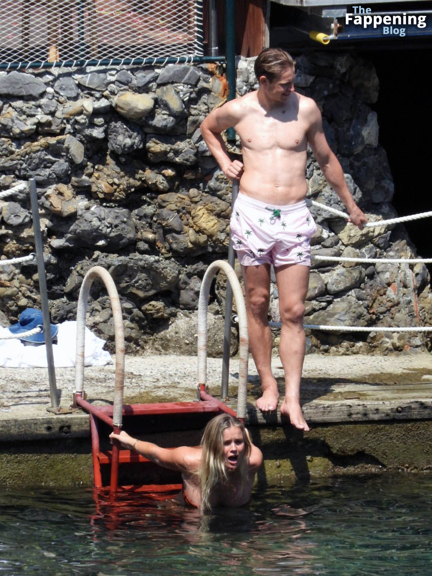 Mikky Kiemeney &amp; Frenkie De Jong Enjoy Their Vacation in Portofino (28 Photos)