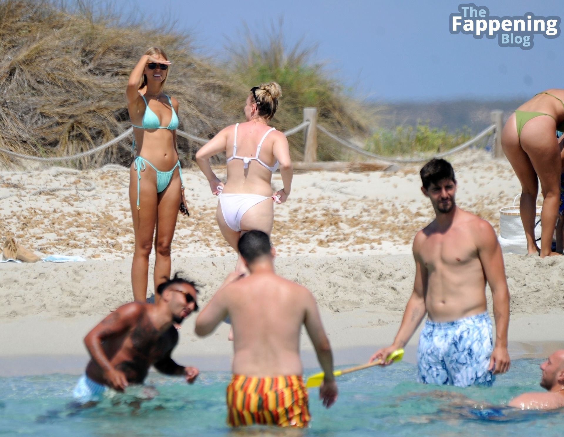 Mishel Gerzig &amp; Thibaut Courtois Relax on the Beach in Formentera (30 Photos)