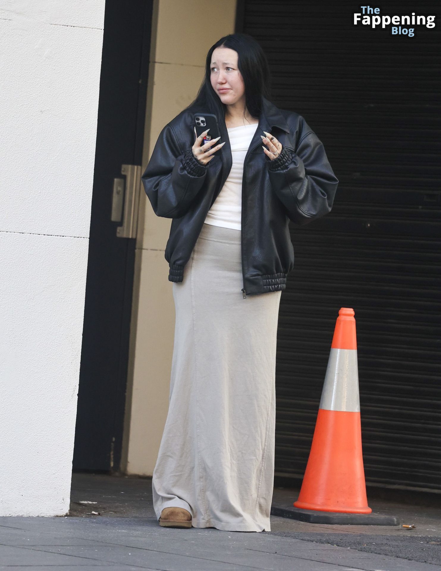 Noah Cyrus Flashes Her Nude Tits as She Smokes Outside Her Sydney Hotel (35 Photos)