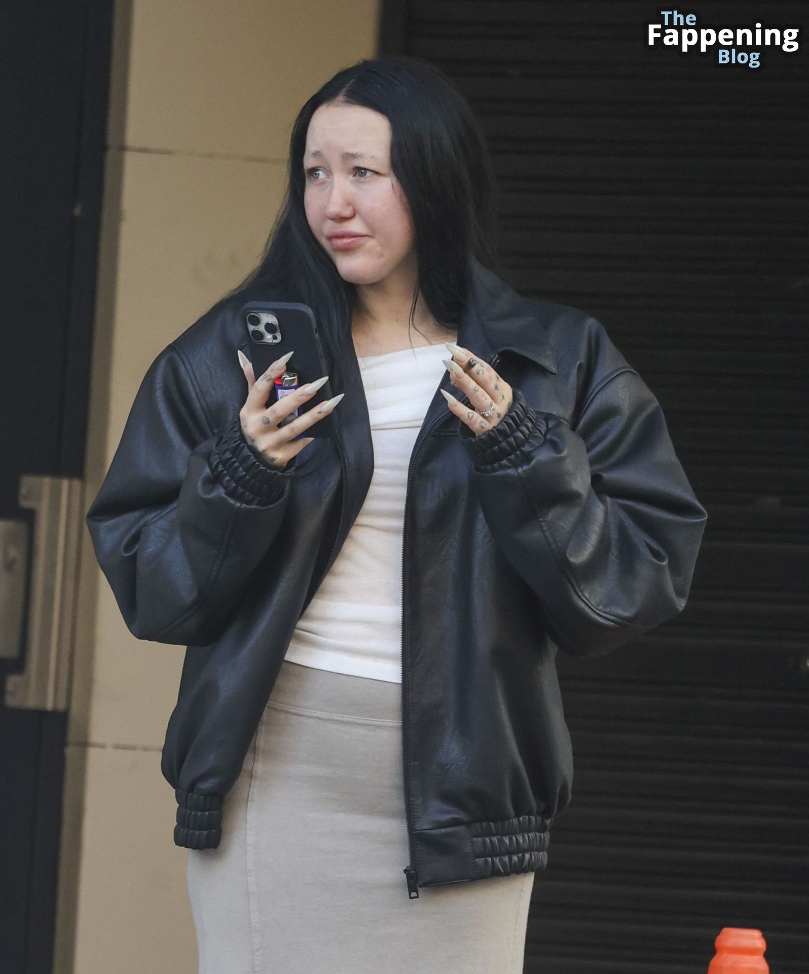 Noah Cyrus Flashes Her Nude Tits as She Smokes Outside Her Sydney Hotel (35 Photos)