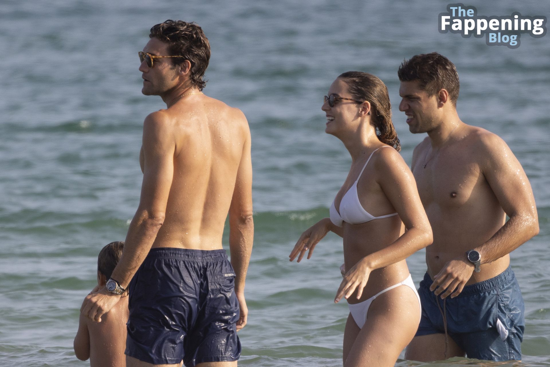 Paloma Vega-Penichet &amp; Marcos Alonso Enjoys a Day on the Beach in Cadiz (20 Photos)