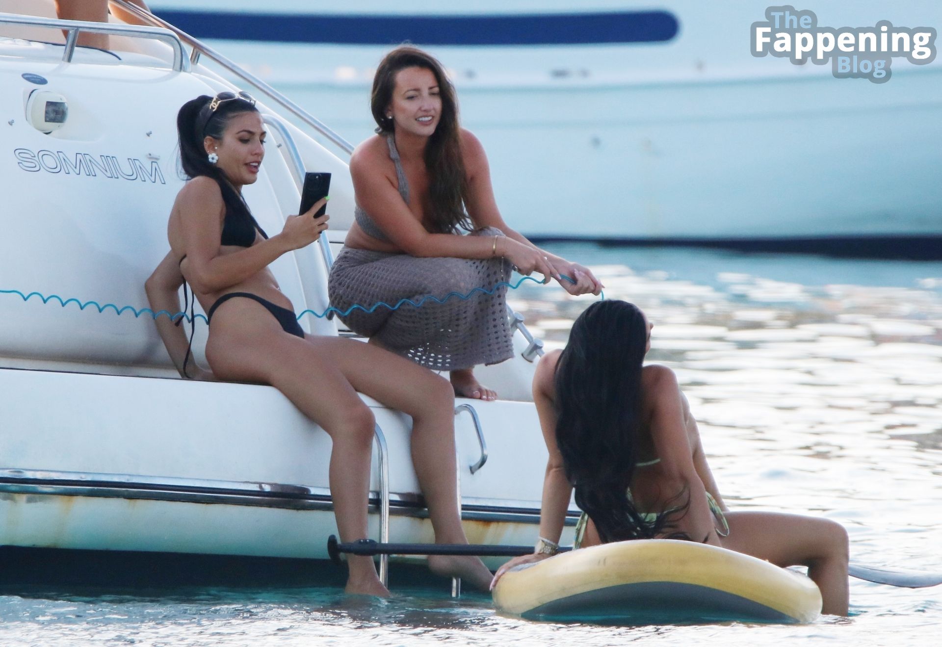 Samie Elishi Enjoys a Girls Day Onboard a Yacht with Fellow Reality TV Stars in Ibiza (28 Photos)