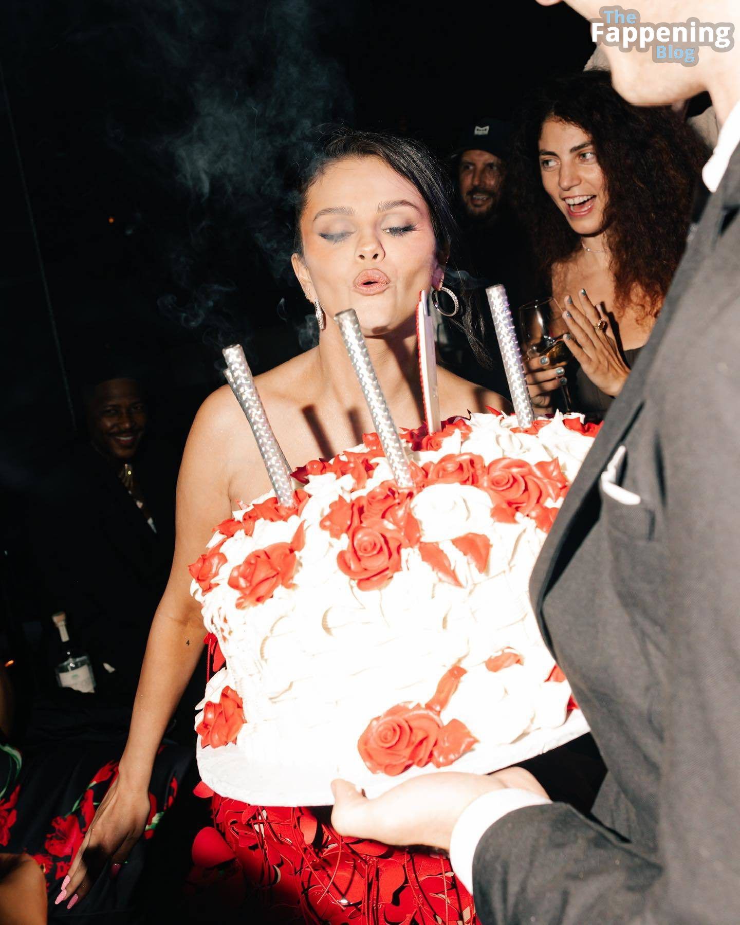 Selena Gomez Shows Off Her Sexy Curves and Big Boobs at a Birthday Party (16 Photos)
