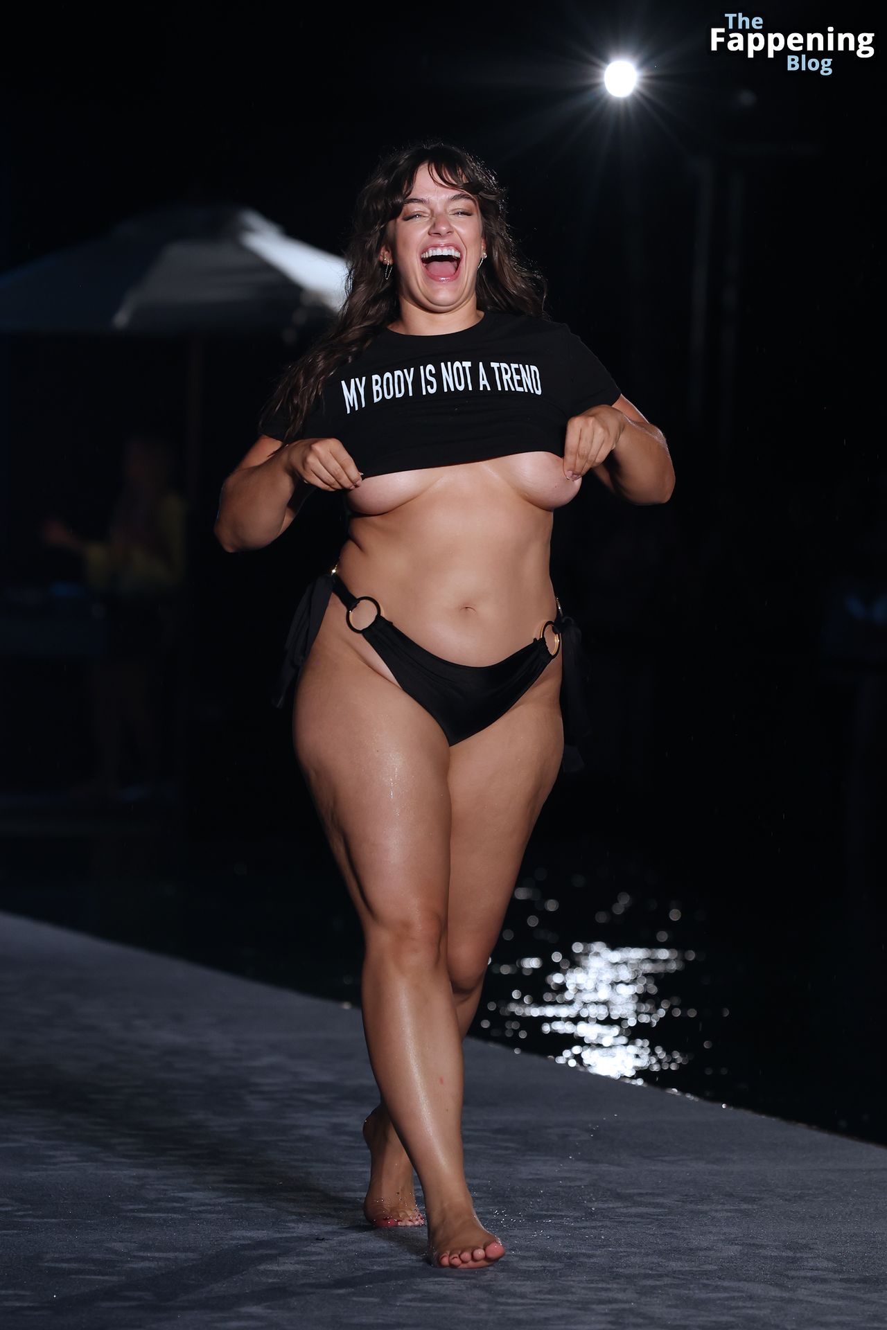Sixtine Flashes Her Nude Boobs During Sports Illustrated Swimsuit Show in Miami Beach (6 Photos)