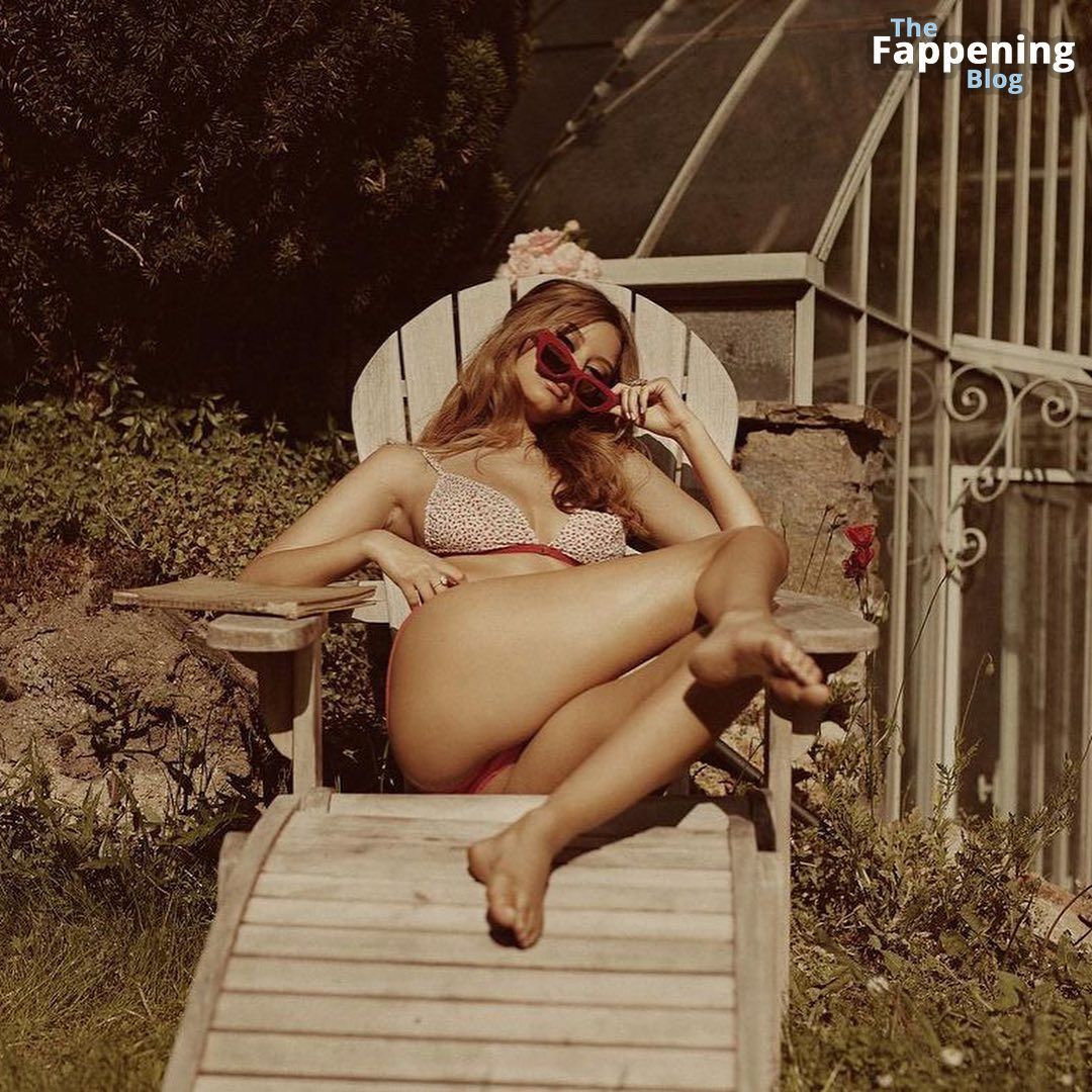 Zahia Dehar Topless &amp; Sexy (16 Photos)