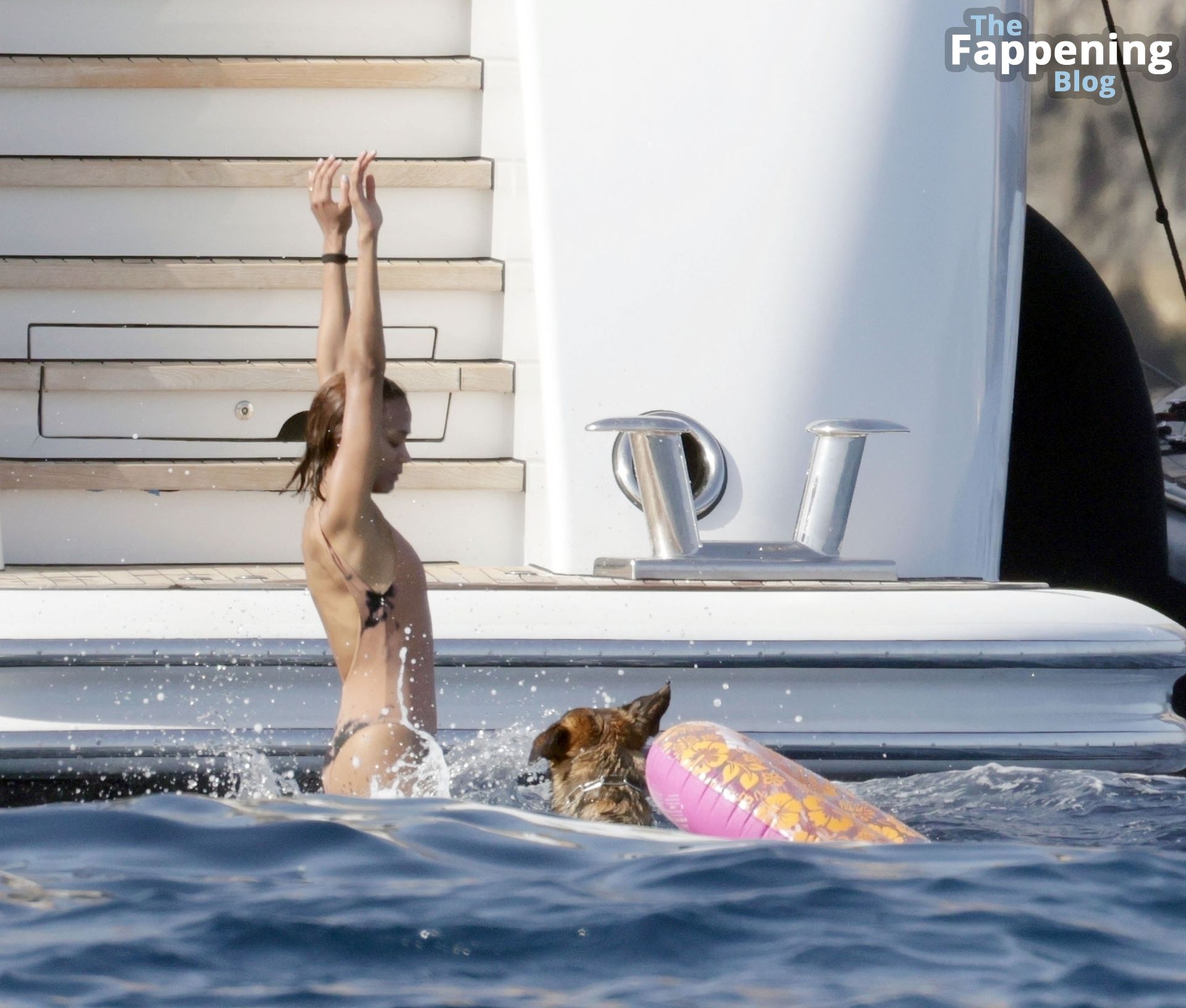 Zoe Saldana Enjoys a Summer Holiday Onboard a Luxury Yacht in Capri (72 Photos)
