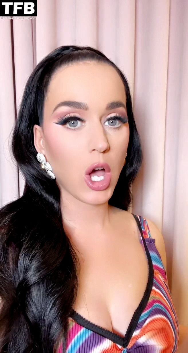 Katy Perry Nude &amp; Sexy Collection – Part 8 (127 Photos)