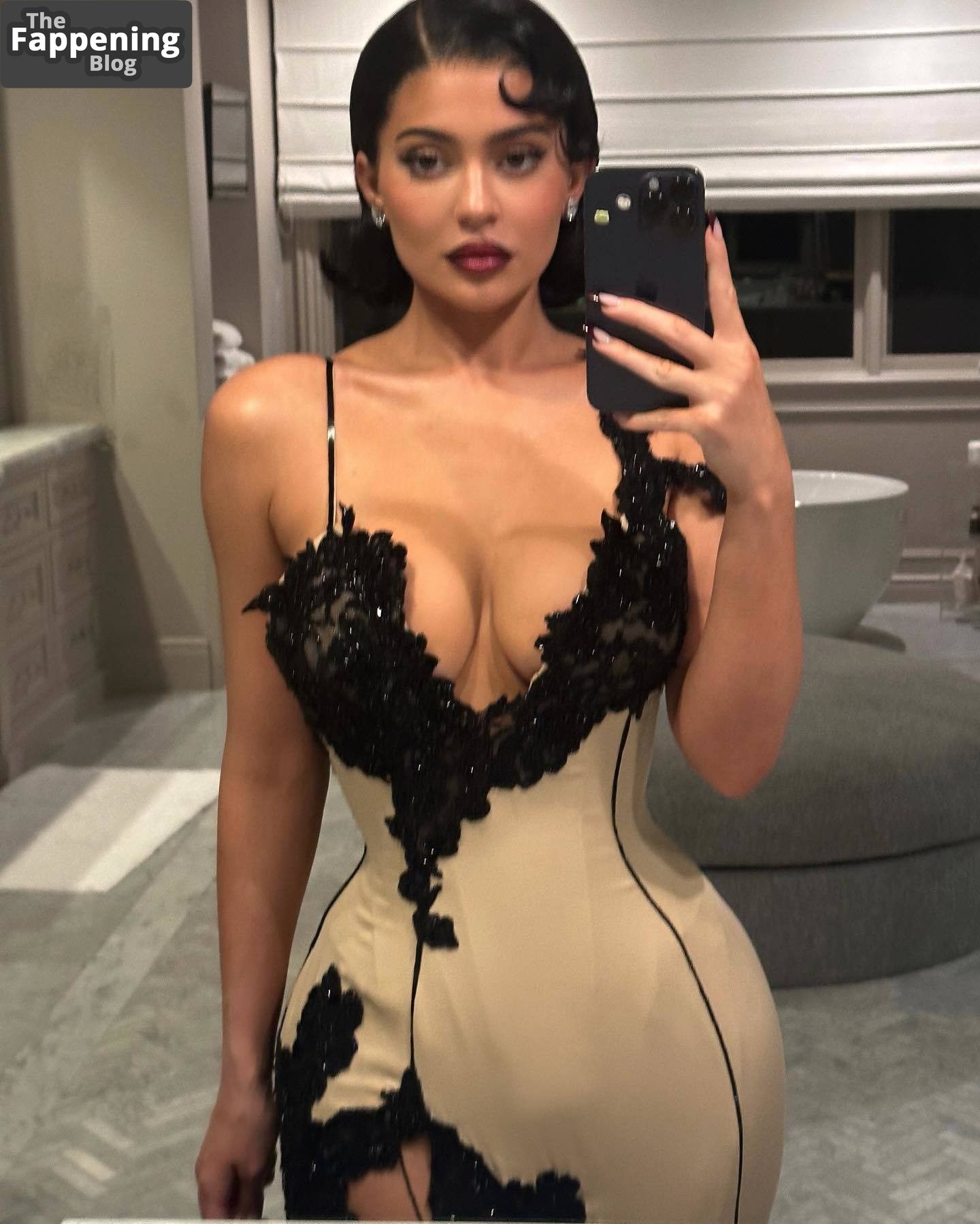 Kylie Jenner Hot (14 New Photos)