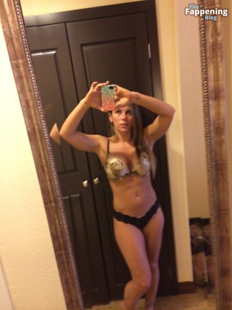 Mickie James Nude &amp; Sexy Collection (71 Photos)