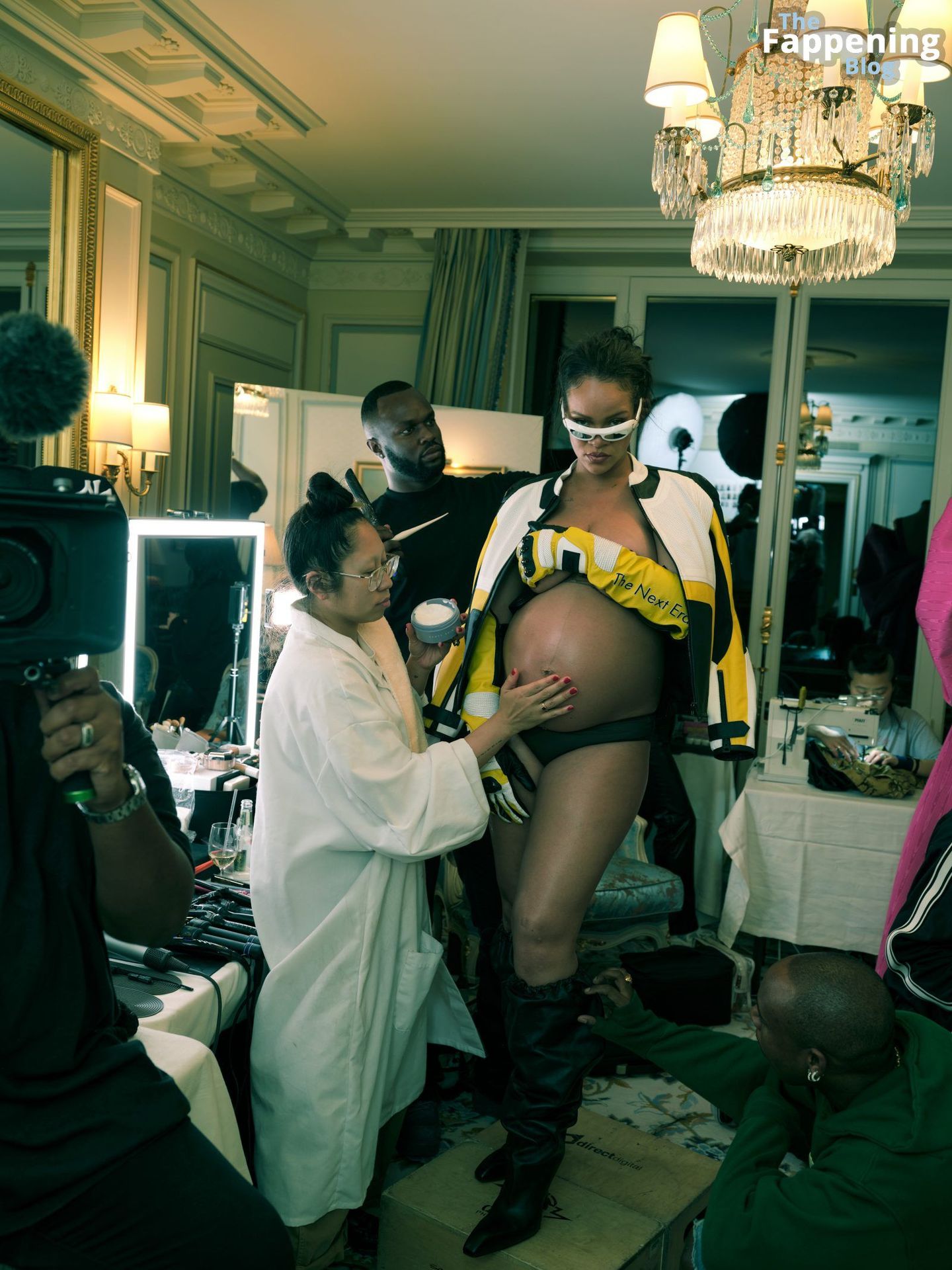 Rihanna Nude &amp; Sexy – Vogue Magazine Outtakes (29 Photos)