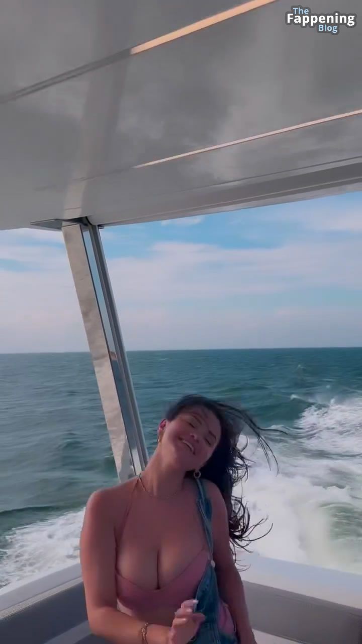 Selena Gomez Shows Off Her Sexy Boobs (19 Pics + Videos)
