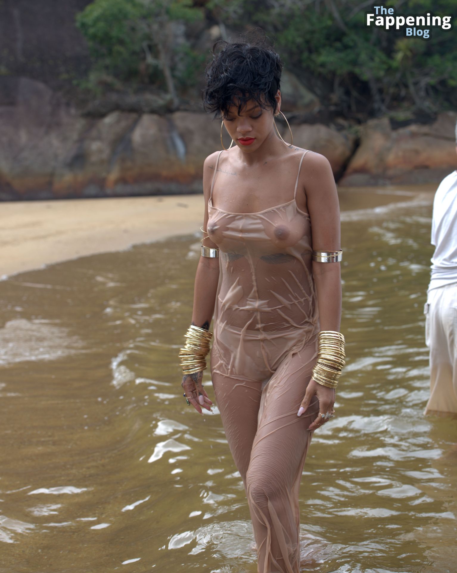 Rihanna Nude &amp; Sexy – Vogue Brazil Photoshoot Outtakes (7 Photos)