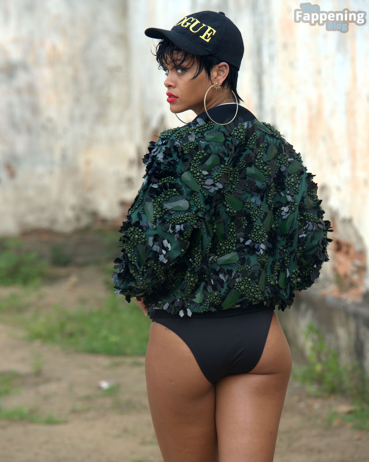 Rihanna Nude &amp; Sexy – Vogue Brazil Photoshoot Outtakes (7 Photos)